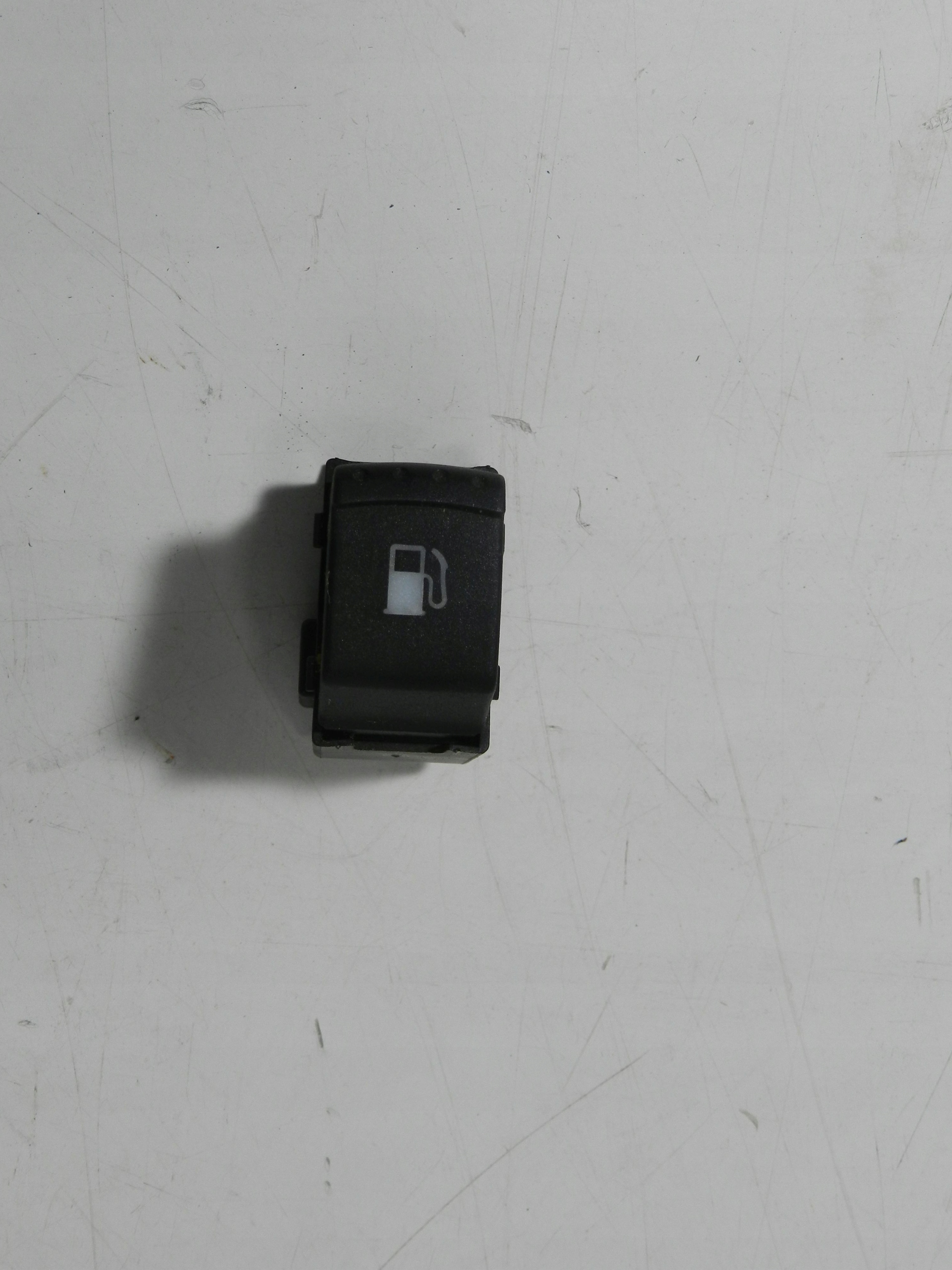 VW GOLF IV PASSAT B5 PRZEŁĄCZNIK PRZYCISK WLEWU PALIWA 1J0959833A