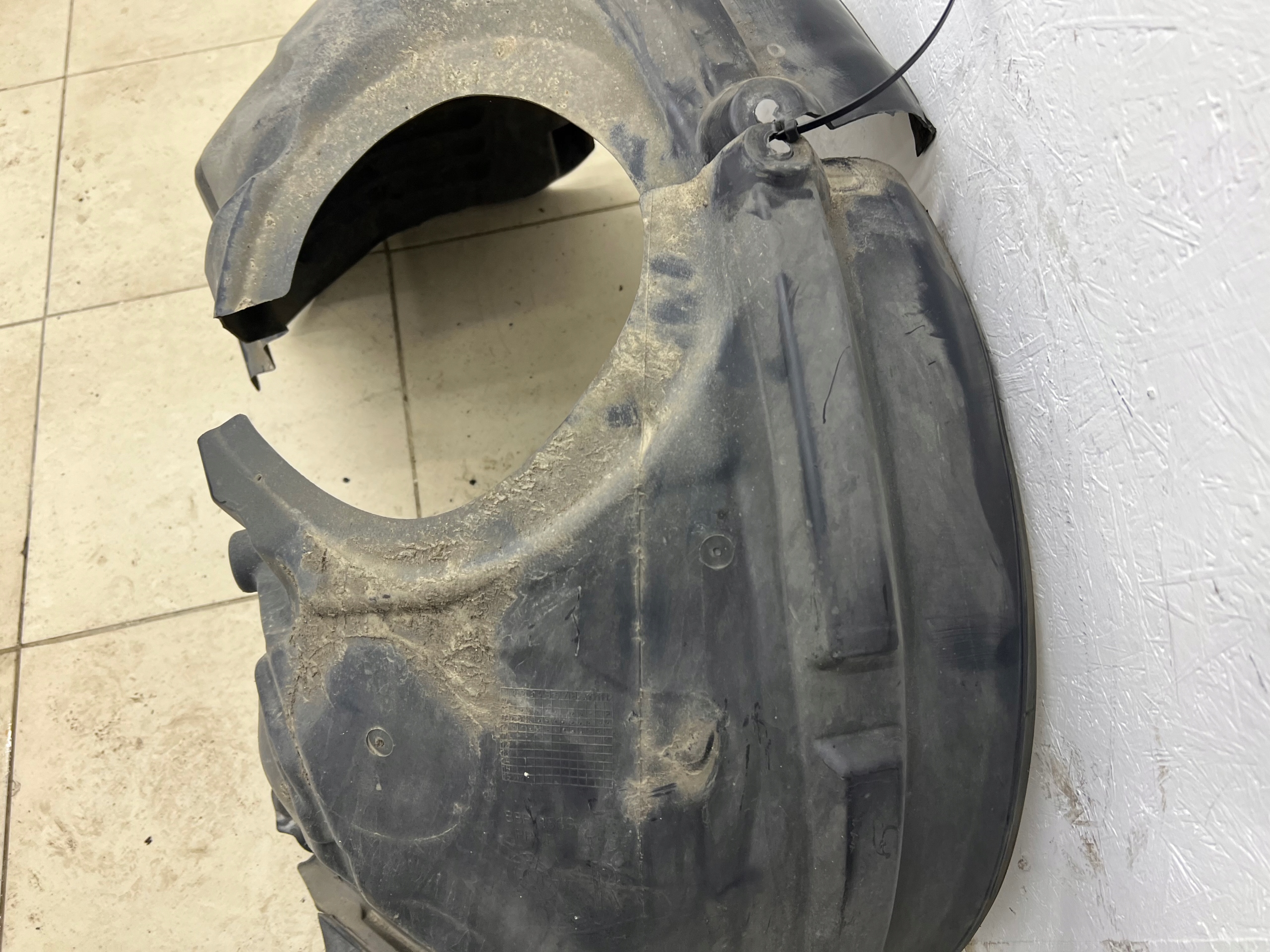 MERCEDES W212 mudguard right front front A2126900230 A2126903130