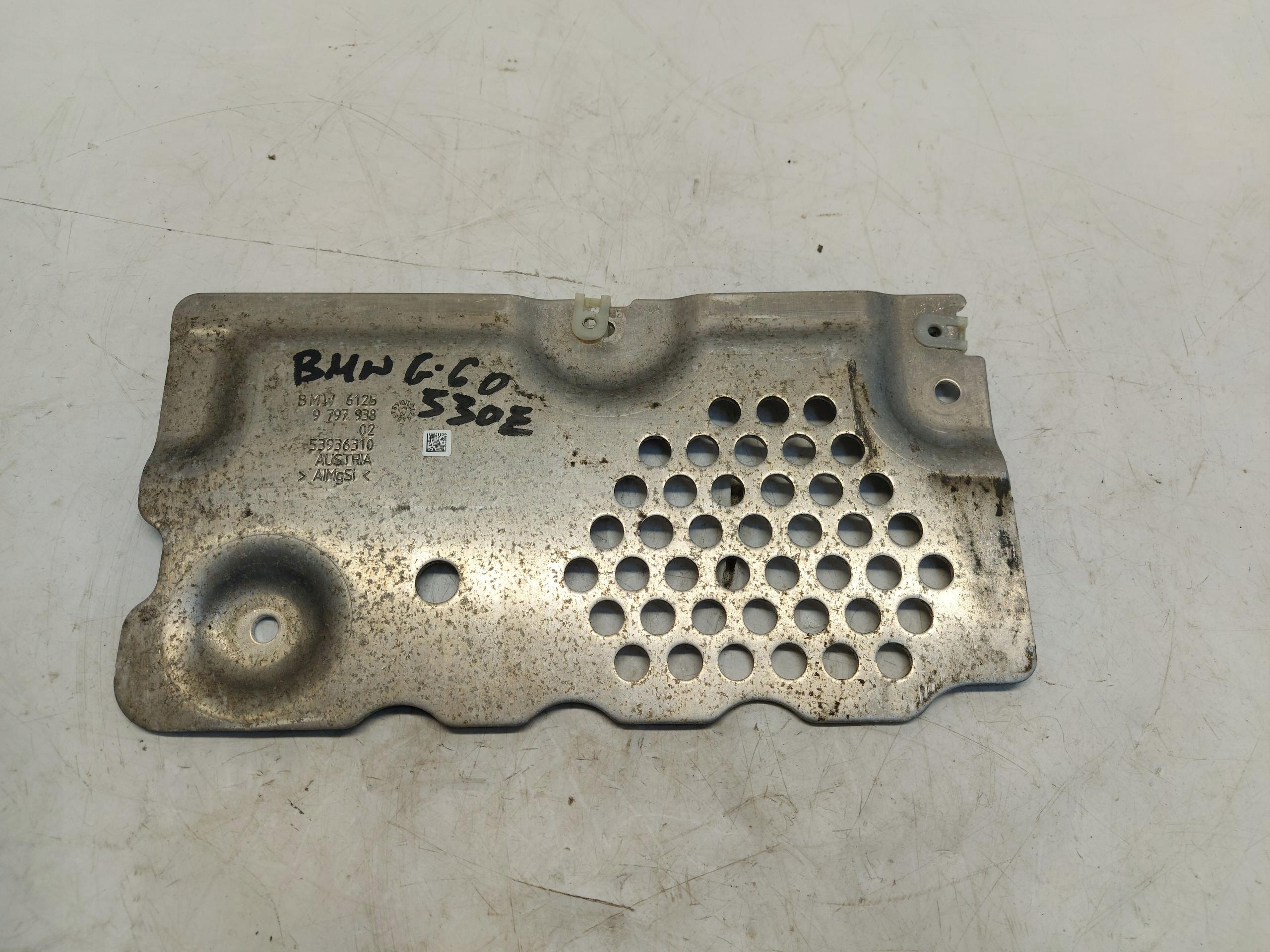 BMW 5 G60 530E x-drive cover chassis 9797938