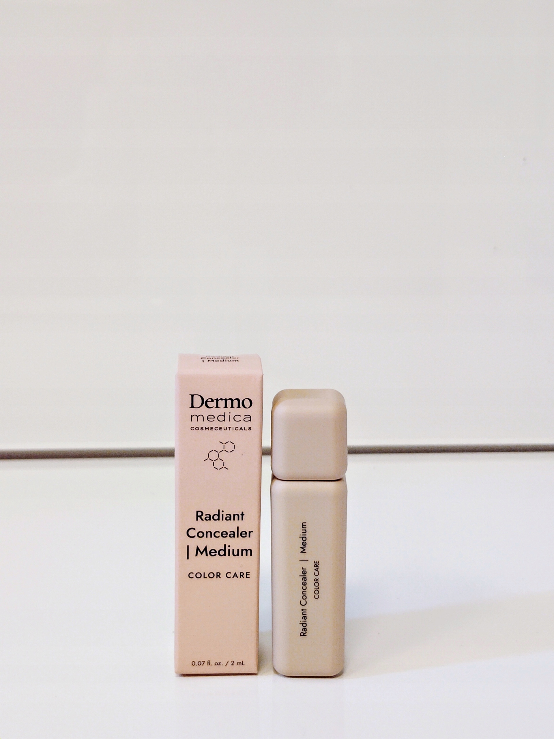 Dermomedica Radiant Concealer Medium -Rozswietlający korektor 2ml