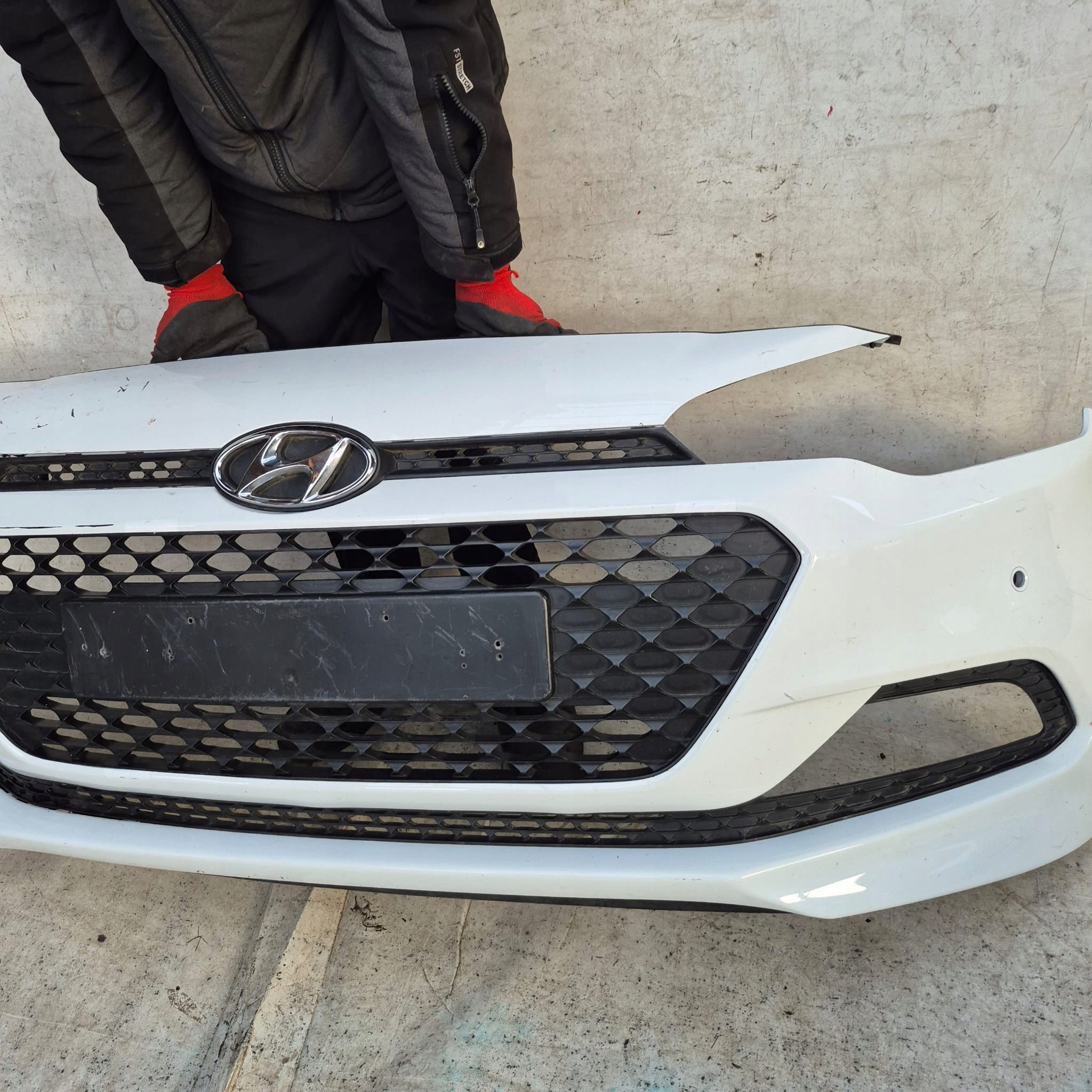 HYUNDAI I20 II 2 14- bumper front front grill grid 86511-C8000