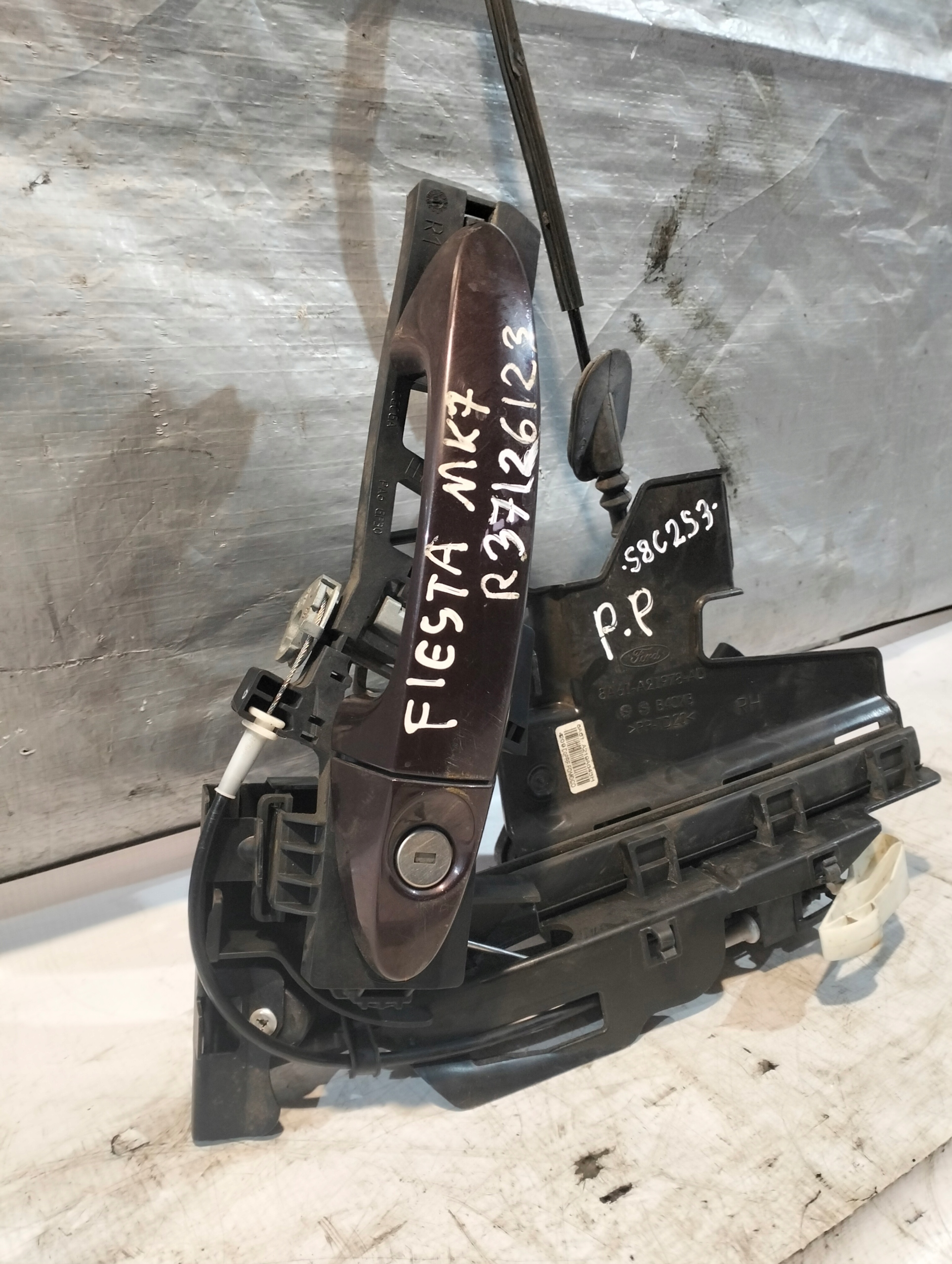FORD FIESTA MK7 lock right front 8A6AA21812CD