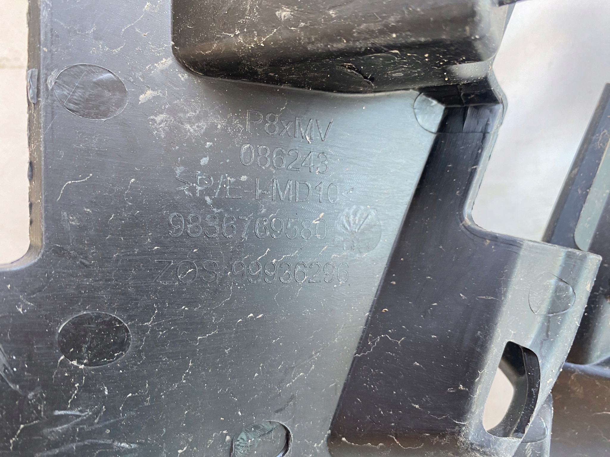 PEUGEOT 3008 II LIFT 20 - right bumper bracket front front 9836769580