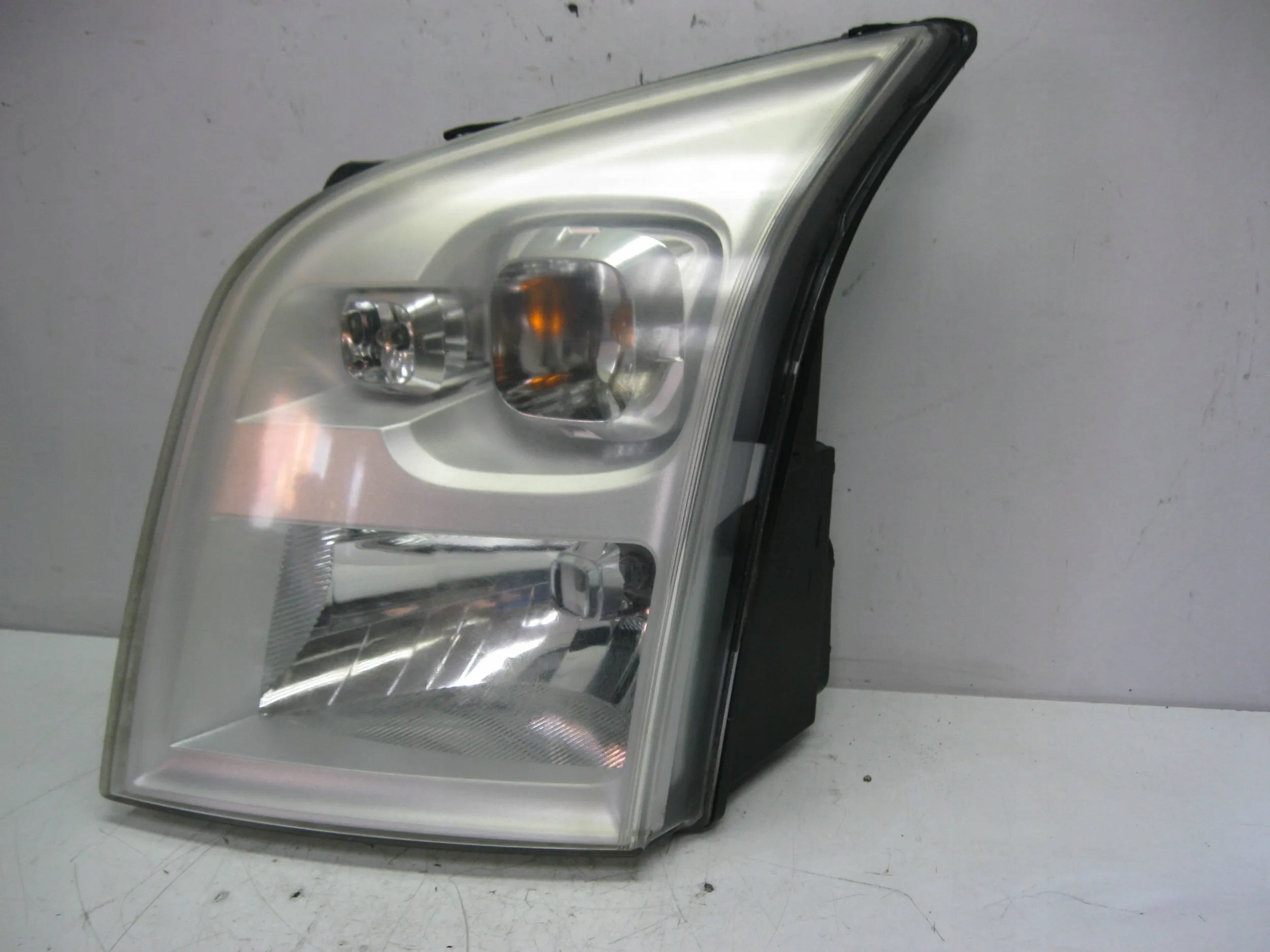 light front left Ford Transit 06