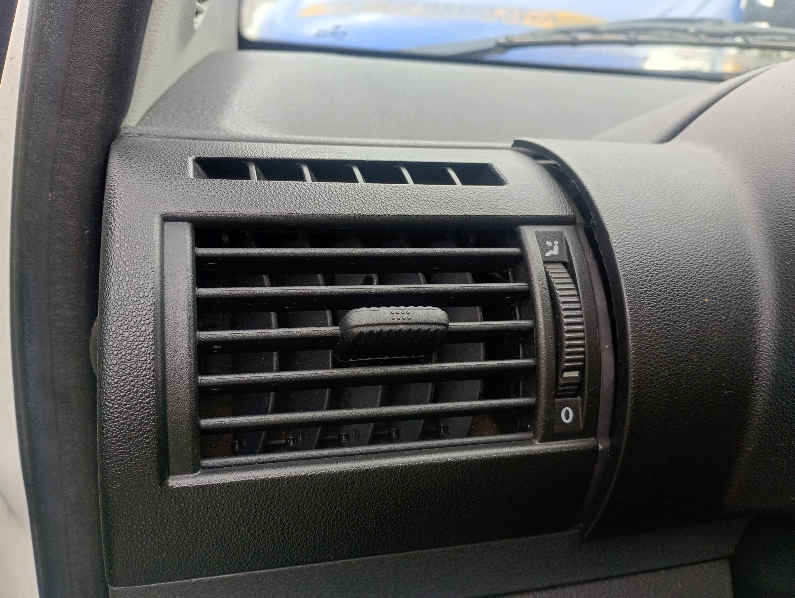 grid air conditioning devices air left steering wheel, VW Fox 05-11