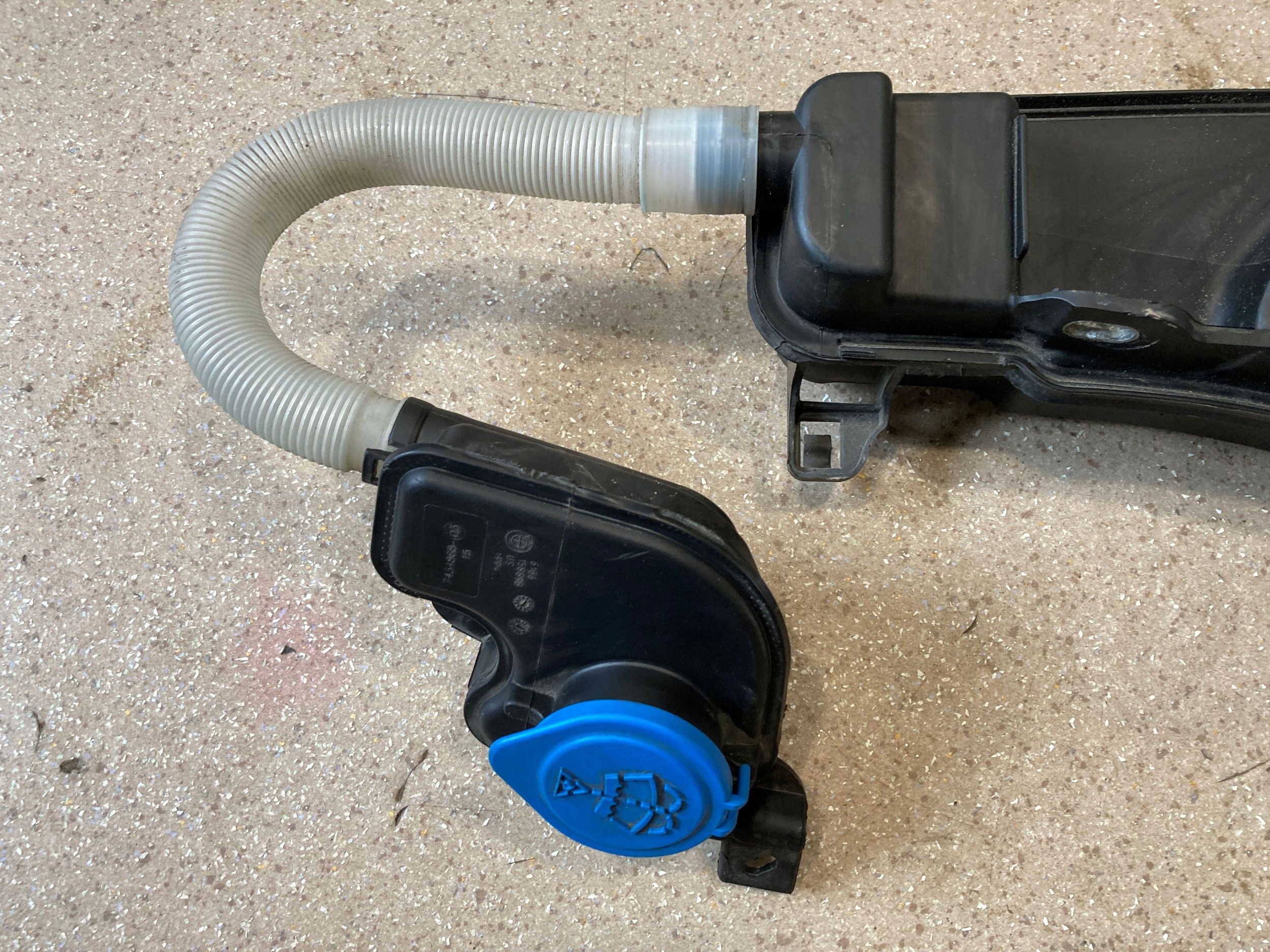 бачок омывателя X5 G05 7499828