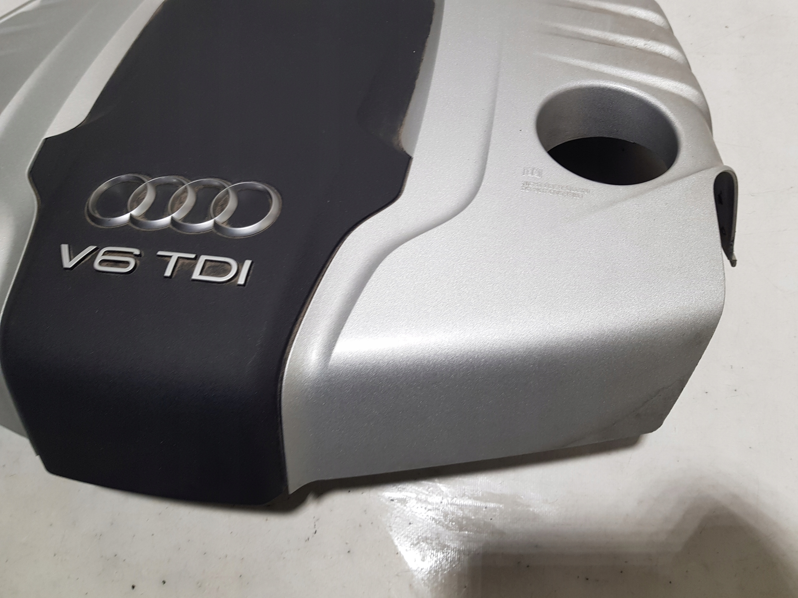 upper cover engine housing cover AUDI A8 D4 3.0 TDI 4H0103925