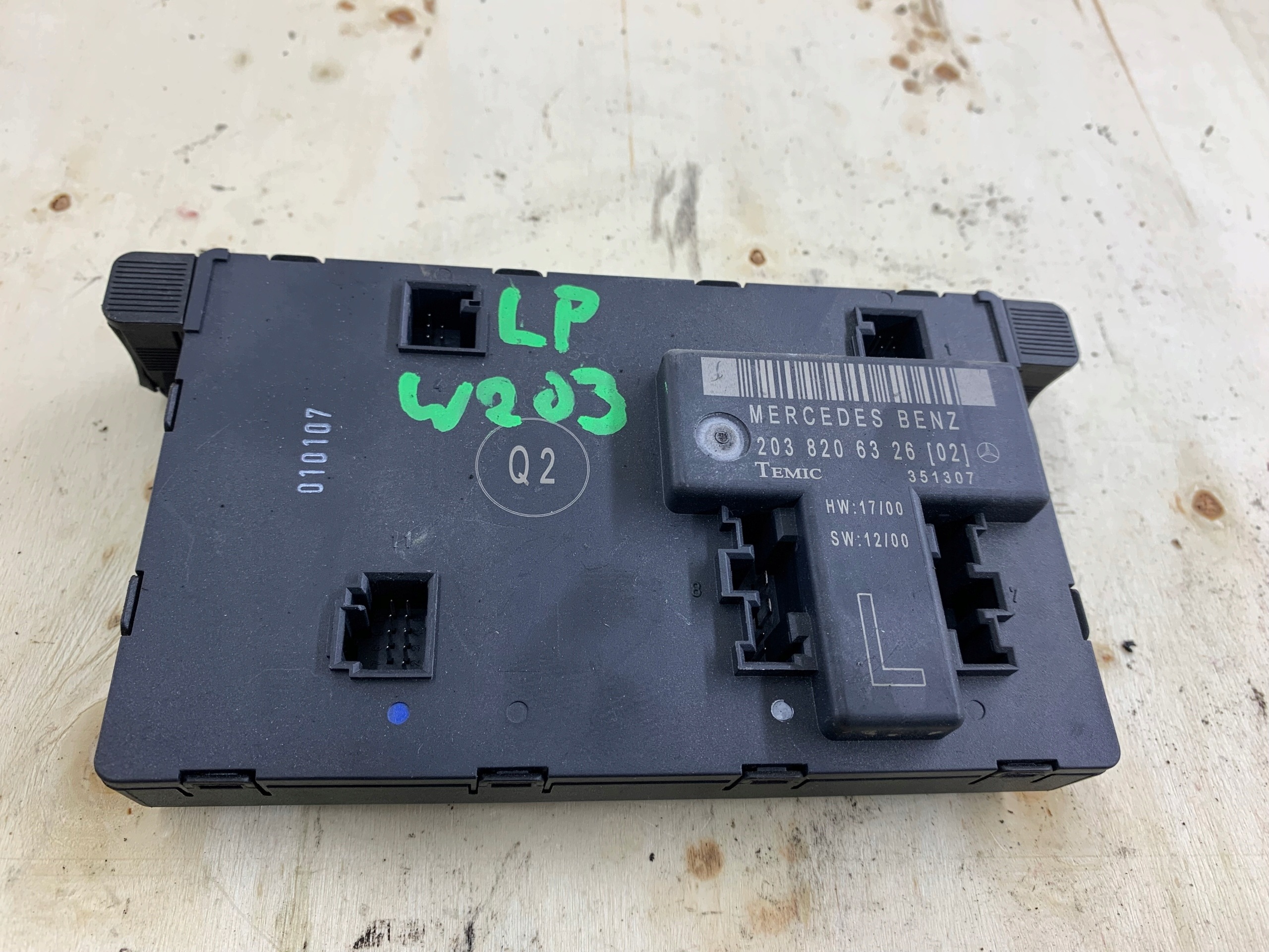 MERCEDES W203 module door left front 2038206326