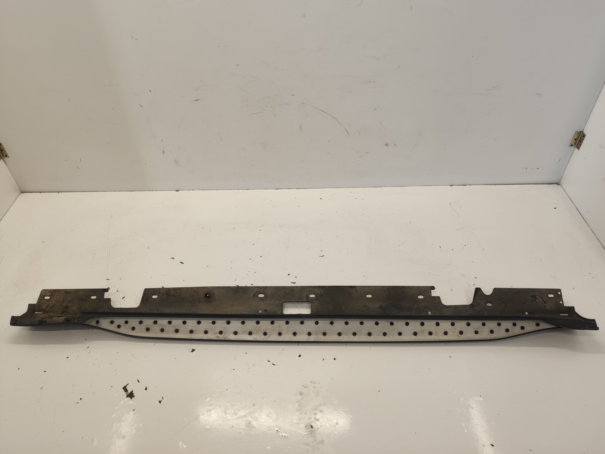 BMW X1 E84 молдинг порога левый