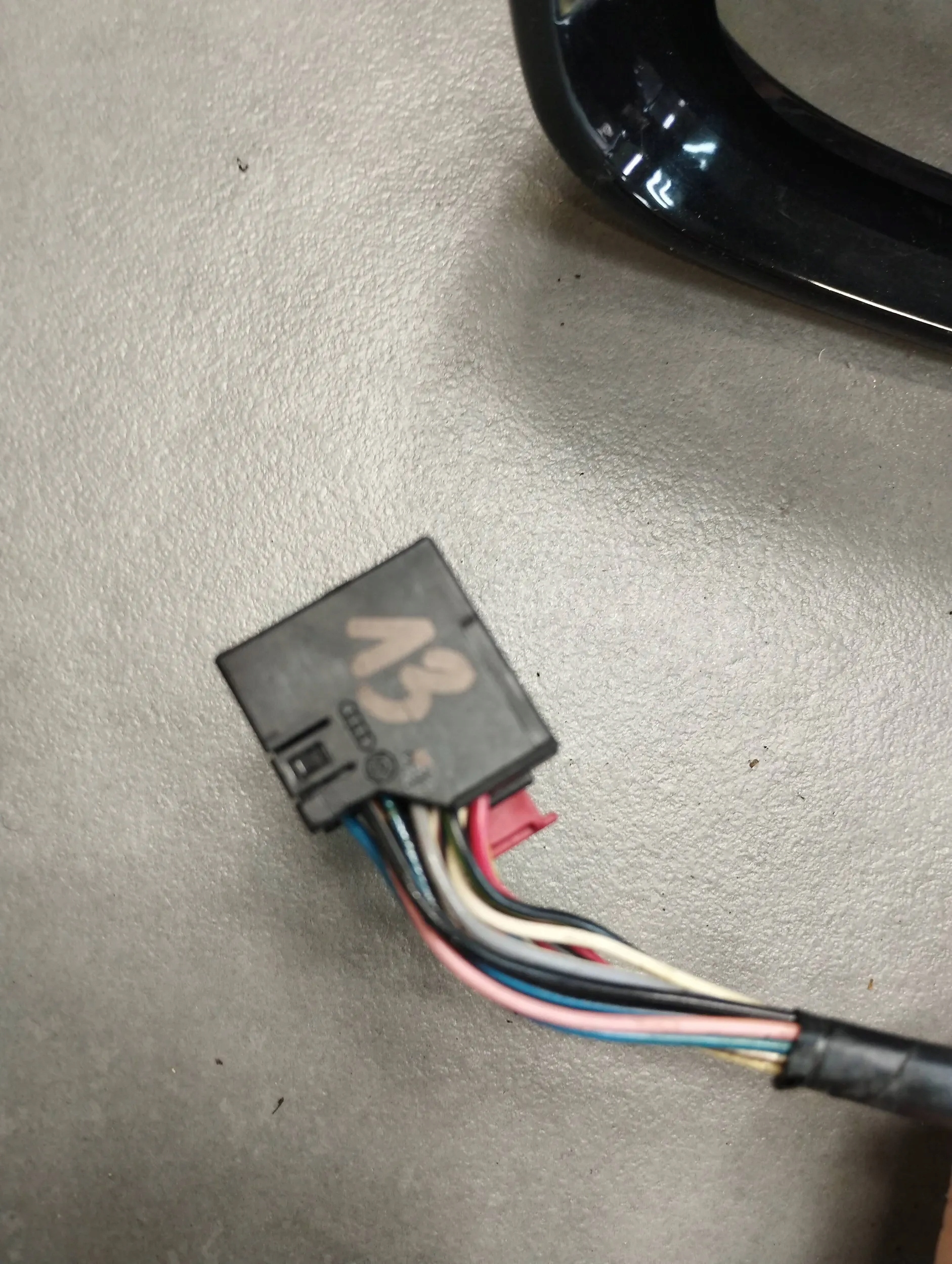 Audi Q7 4L LUSTERKO LEWE 13+2 PINY LZ9Y Typ samochodu 4x4/SUV