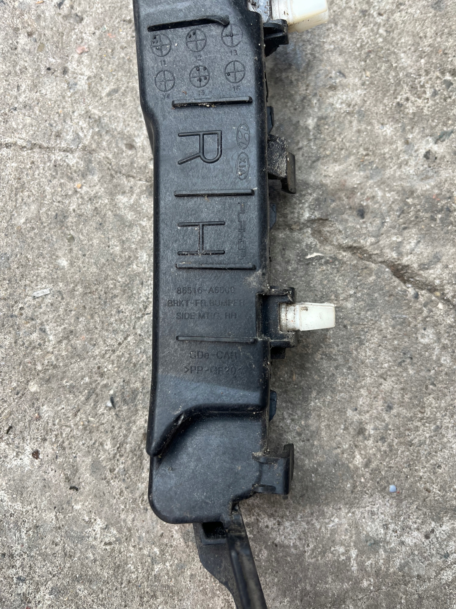 Hyundai I30 II 1.4 bumper bracket right front