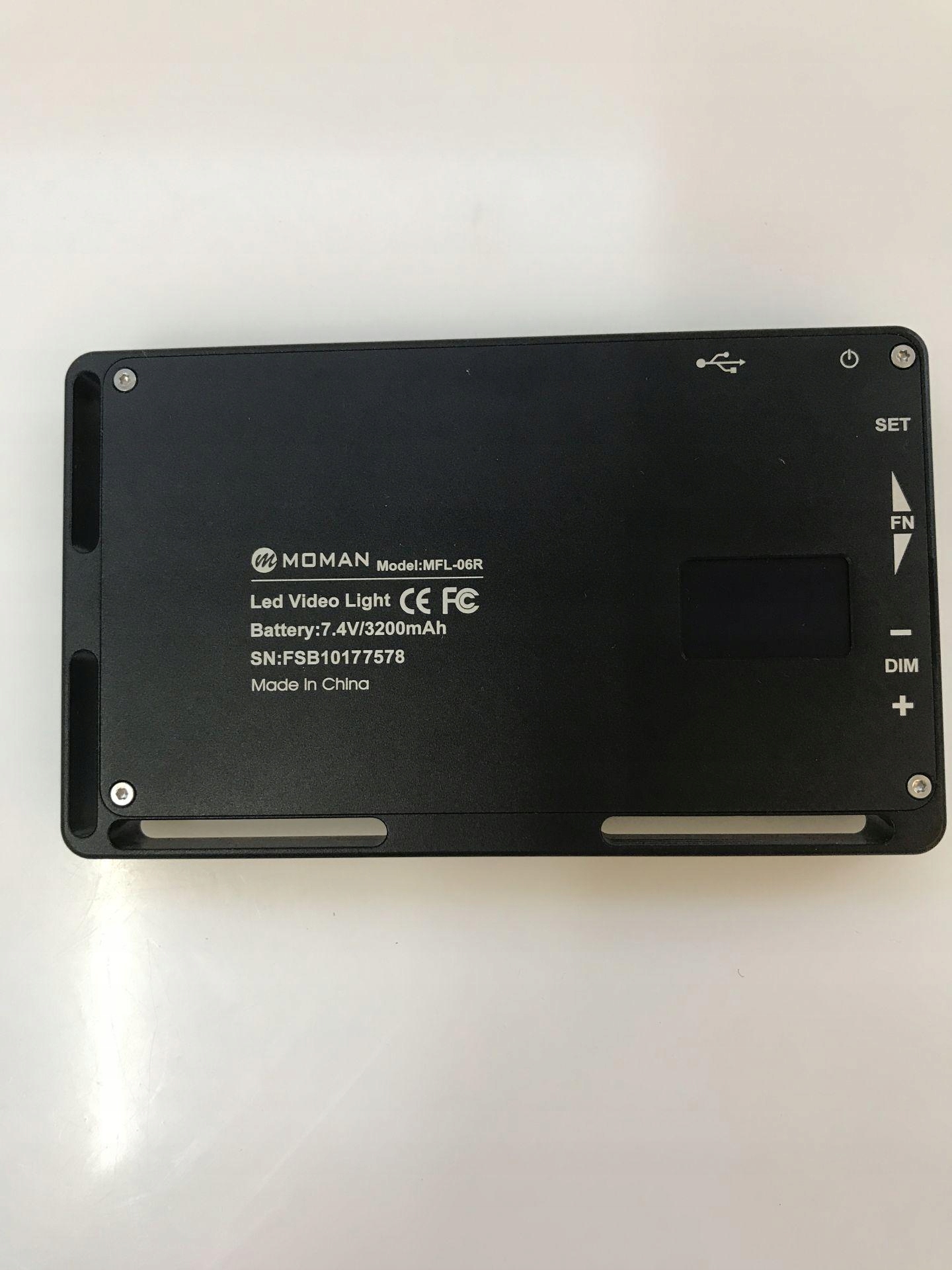 MOMAN LAMPA WIDEO LED RGB Model RGBLight