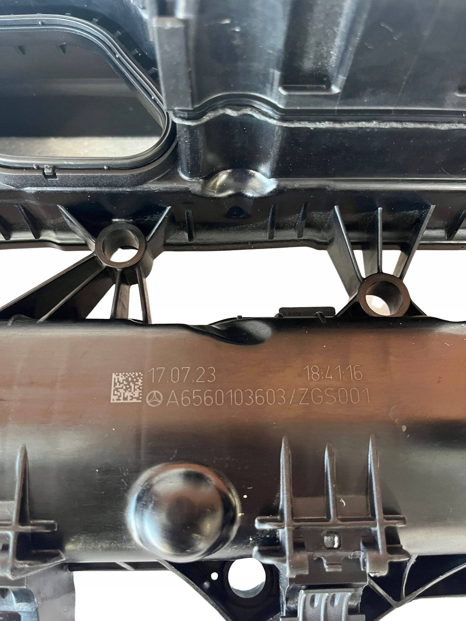 Pokrywa zaworów Mercedes A6560103603 Producent części Mercedes-Benz OE