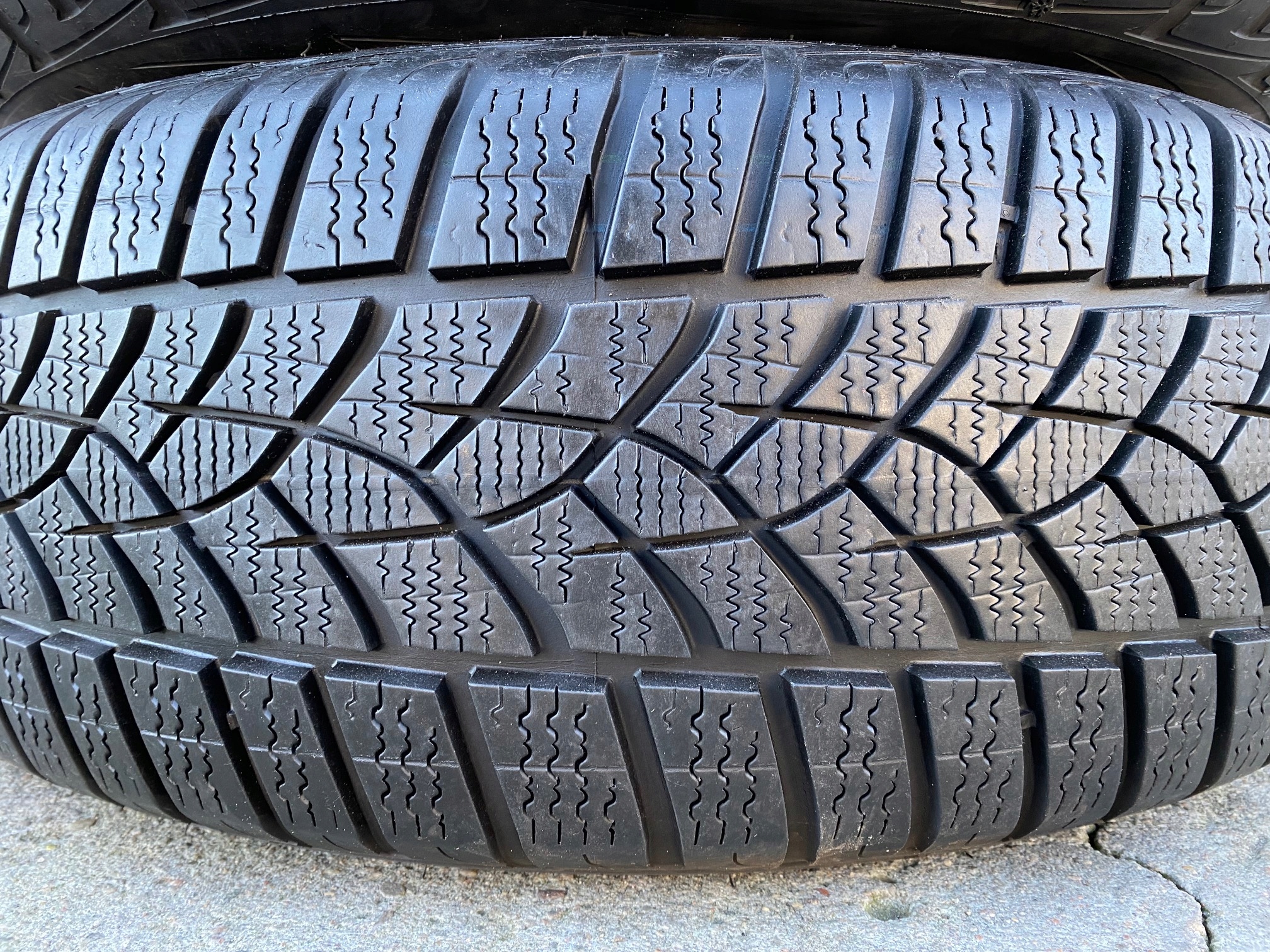 KOŁA ZIMOWE BMW 3 F30 F31 205/60/16 bdb 18r. RFT Marka opon Goodyear