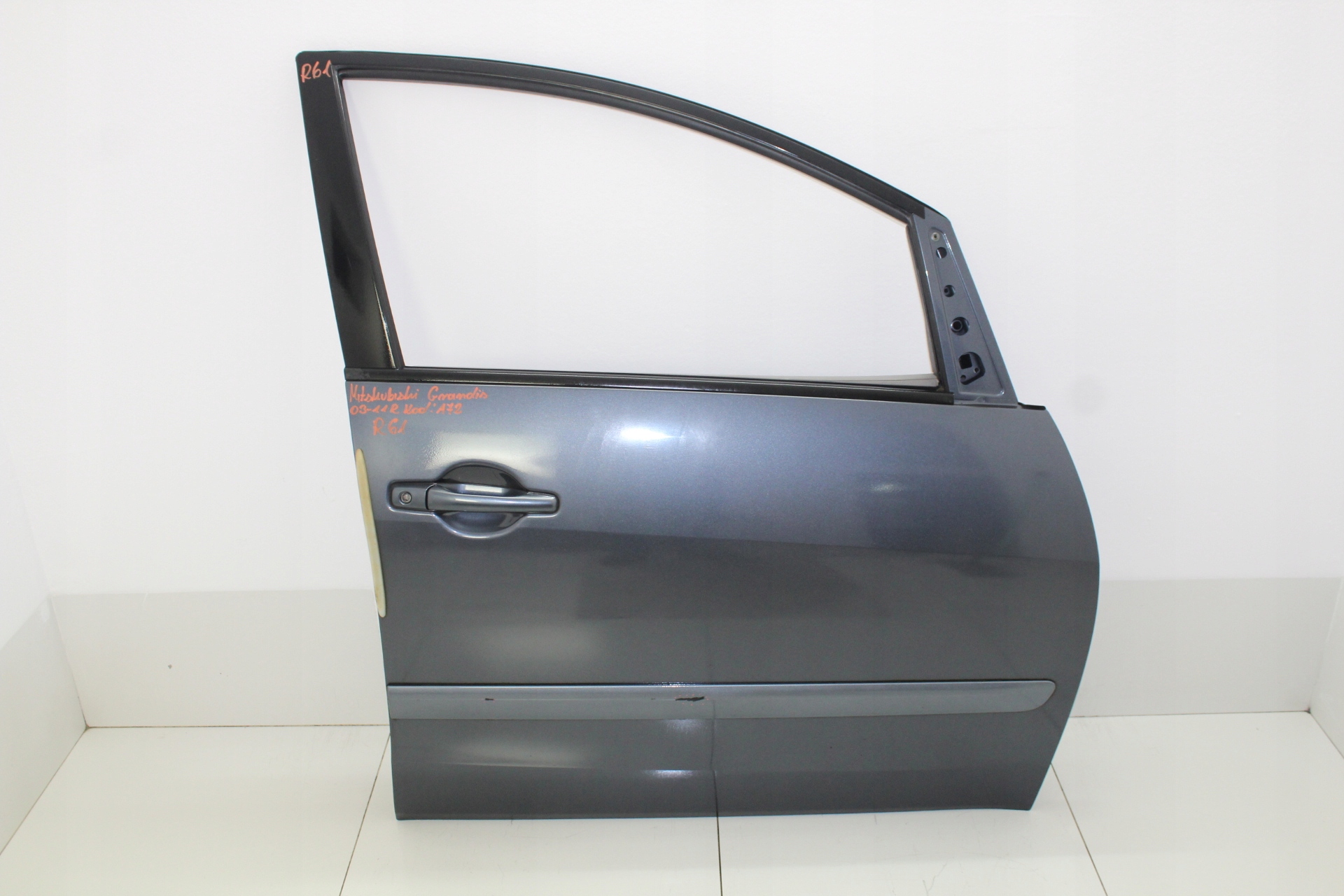 ДВЕРІ ПРАВИЙ ПЕРЕД MITSUBISHI ГРАНДІС 03-11r A72