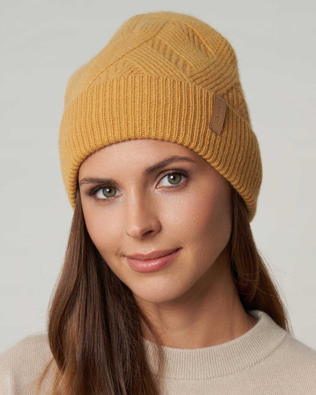 Kašmírový čepice Almania s hedvábnou podšívkou medový