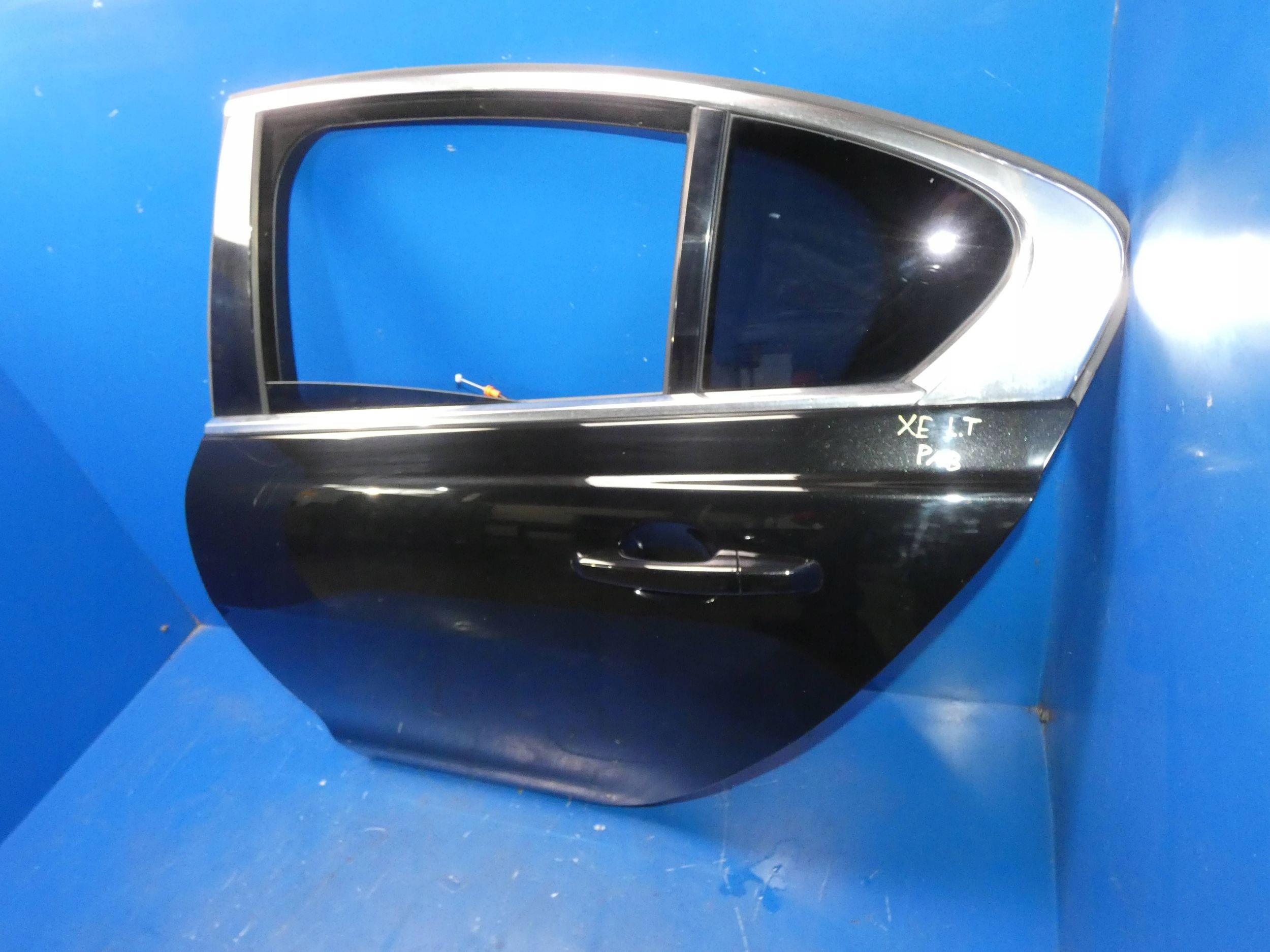 JAGUAR XE X760 door left left rear part rear. complete