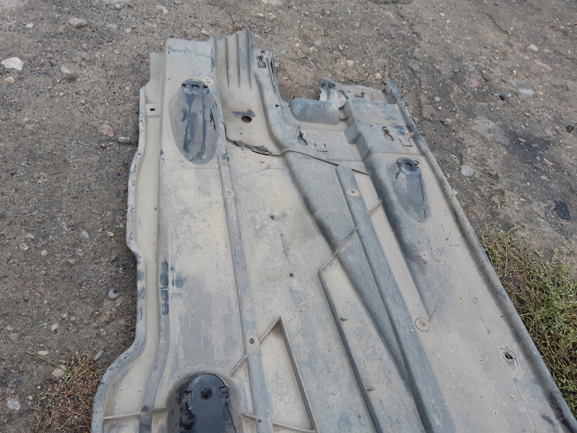 AUDI A3 8V Blende Abdeckung abdeckung des Bodens Unterfahrschutz rechts 5Q0825202L