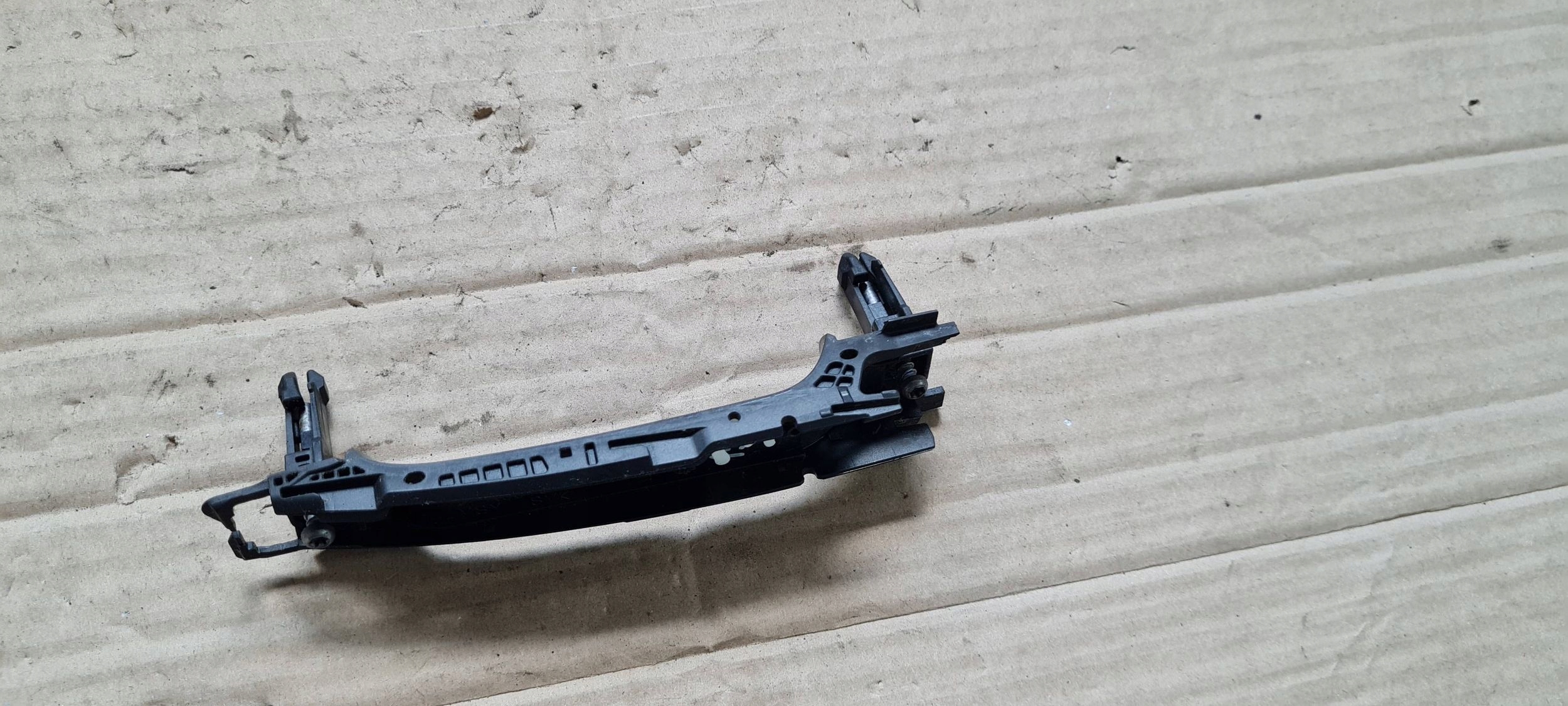 A4 B9 8W handle bracket exterior right door 8W0837206