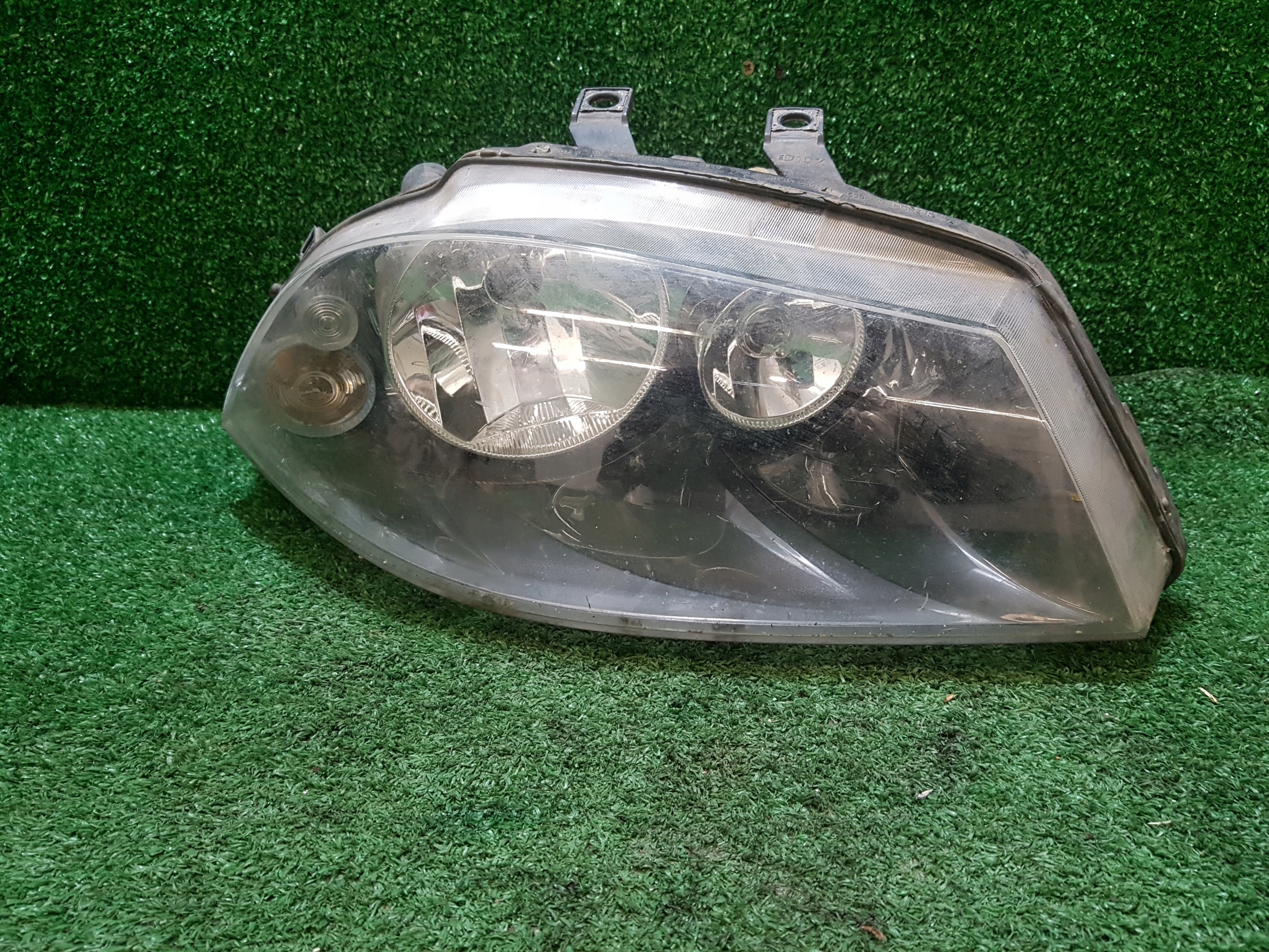 light right front SEAT IBIZA 3 89317169