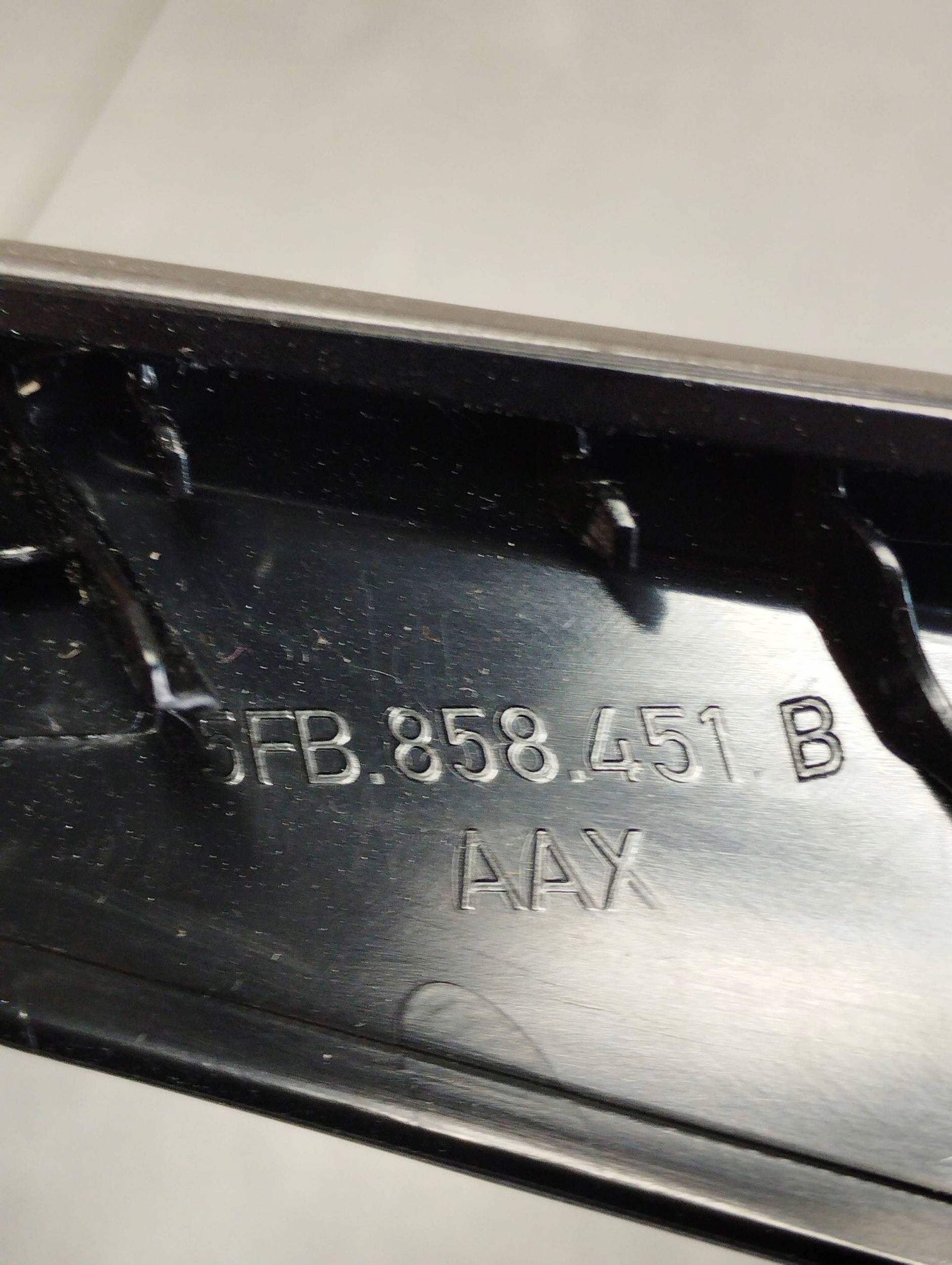 Seat Leon IV 2024 moulding DEKOR 5FB858451B