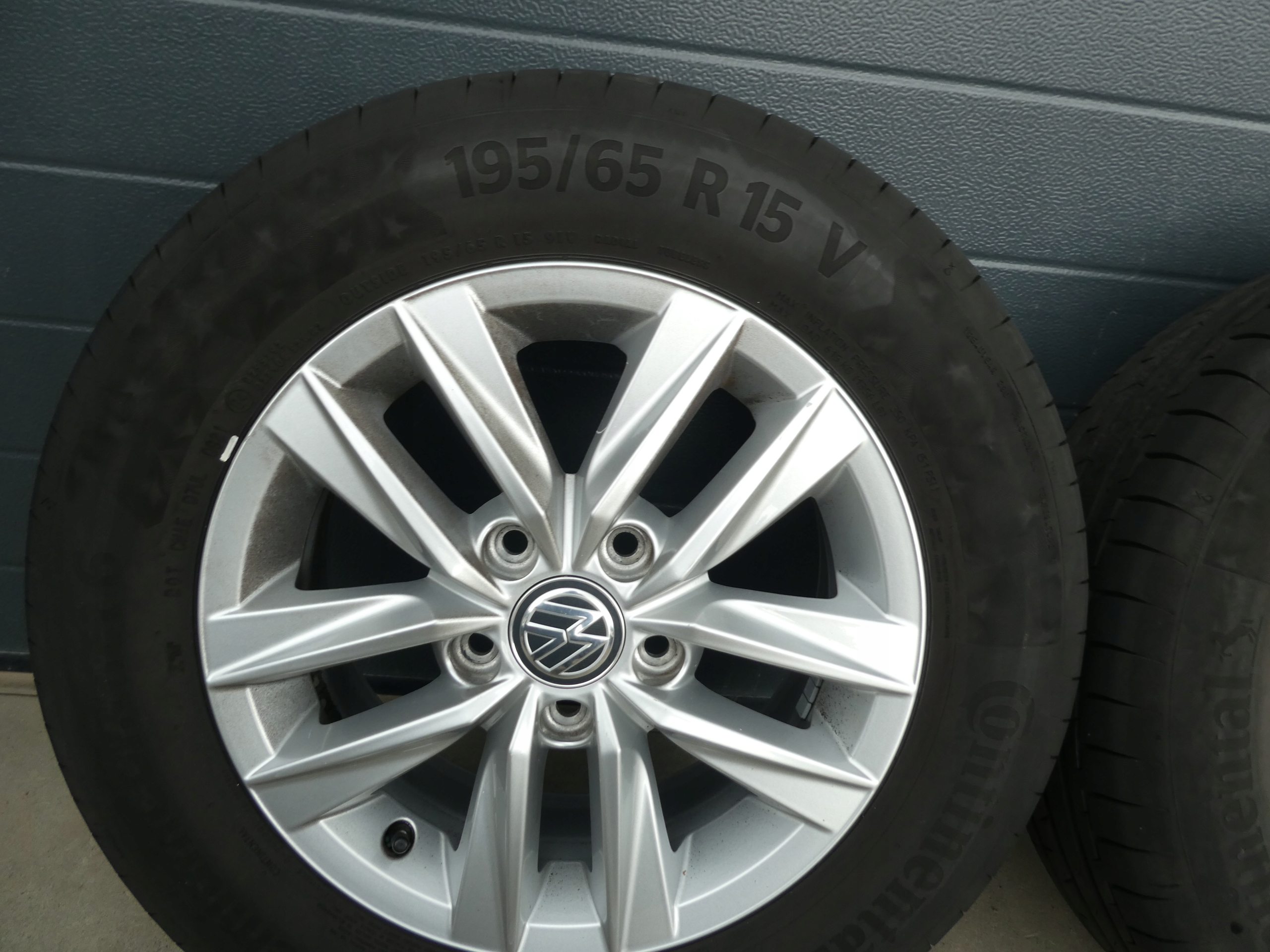 4X discs aluminium disc tyres VW CADDY 2K5601025D 195/65/15 2021/2018R