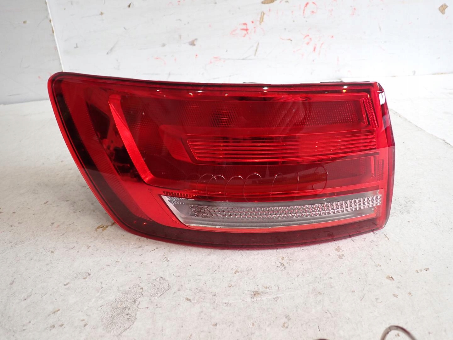 AUDI A4 B9 8W9 KOMBI LEWA TYLNA LAMPA ORYGINAŁ 8W9945069