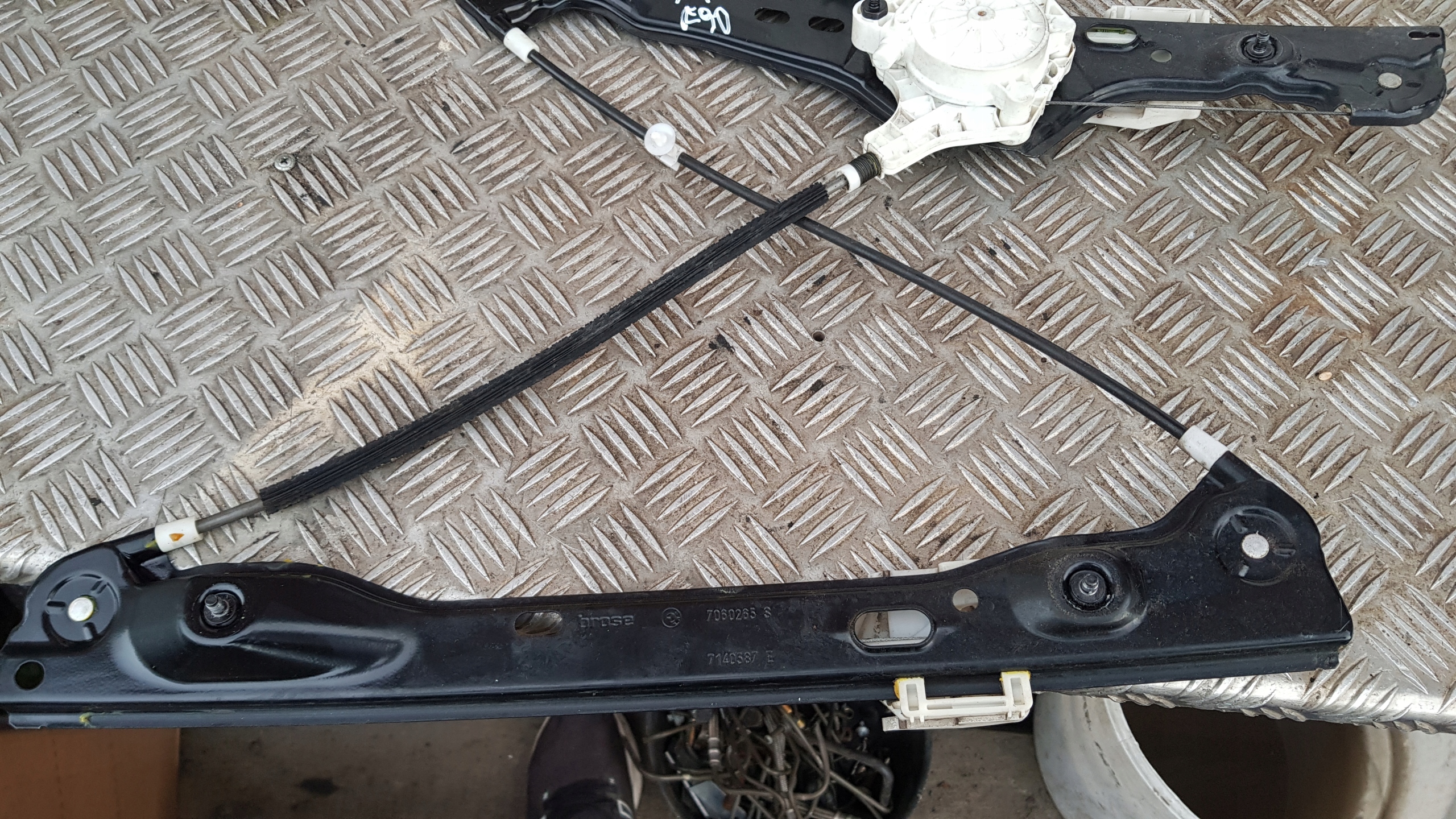 BMW E90 E91 window regulator mechanism left front