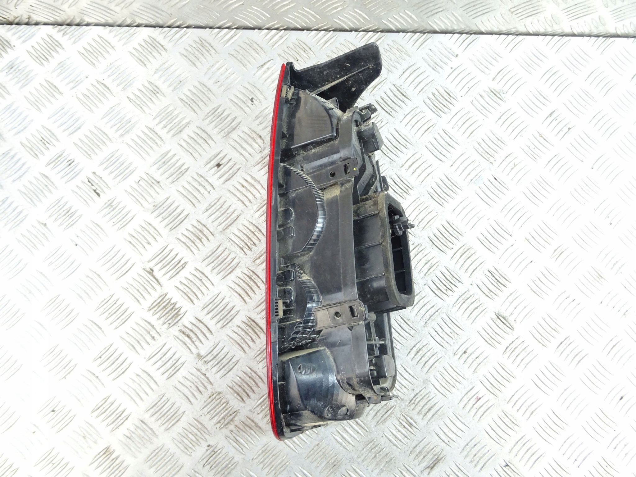 VOLKSWAGEN UP light right right rear part 1S0945096G 5D