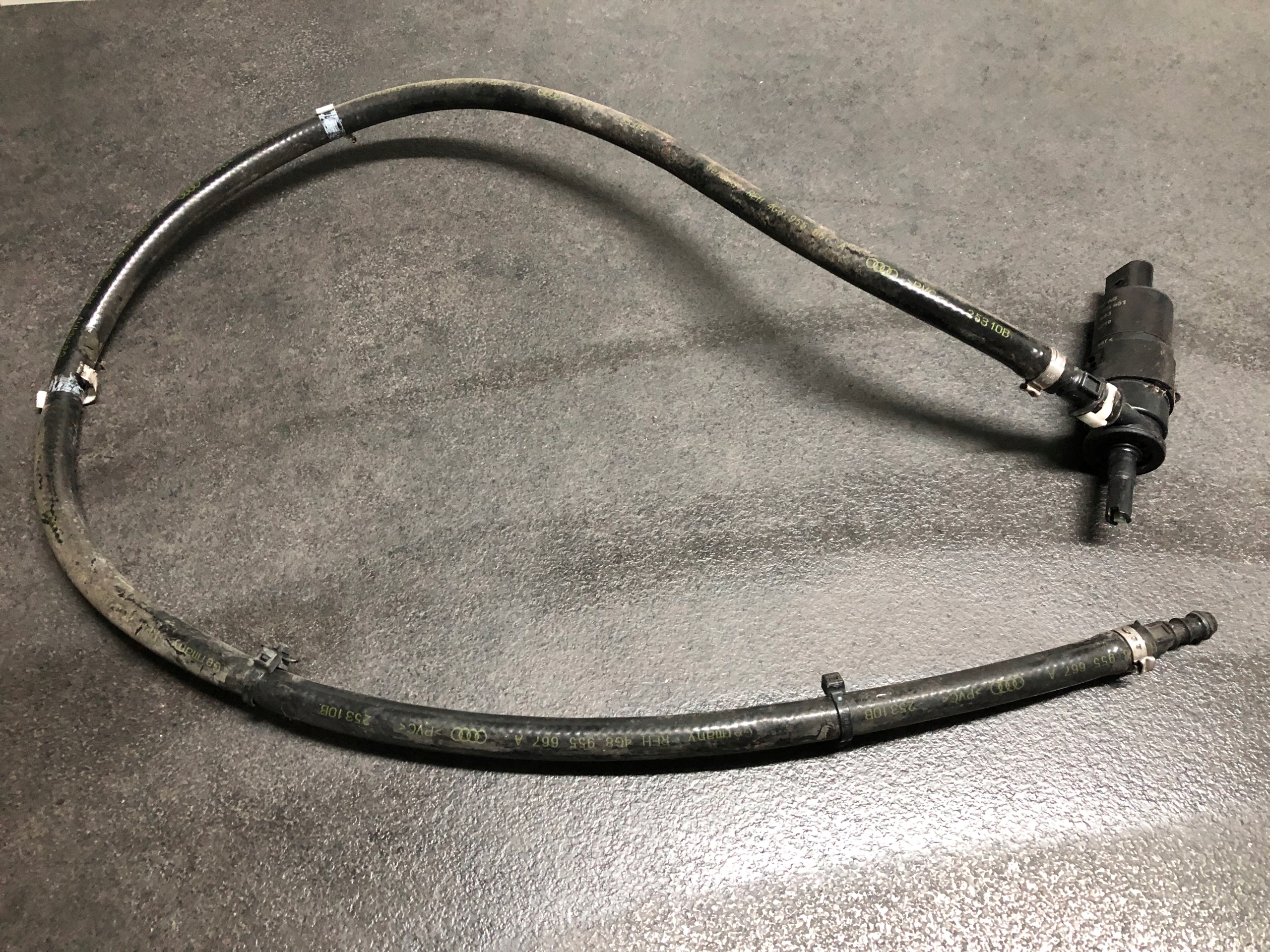 3B7955681 - ШЛАНГ НАСОСА ОМИВАЧА ЛАМПИ AUDI 4G8955667A
