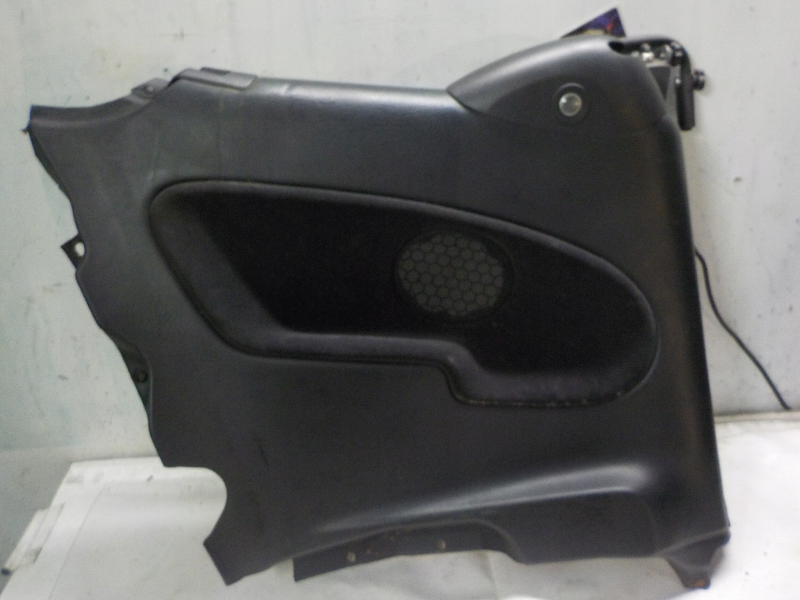 SAAB 900 BOCZEK TAPICERKA