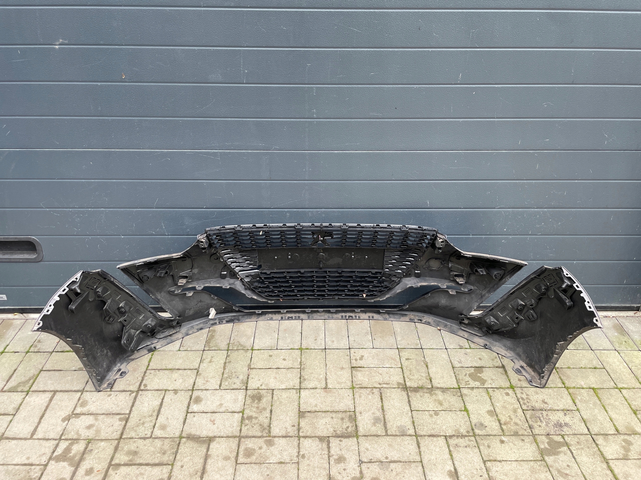 Peugeot 208 2 II bumper front front