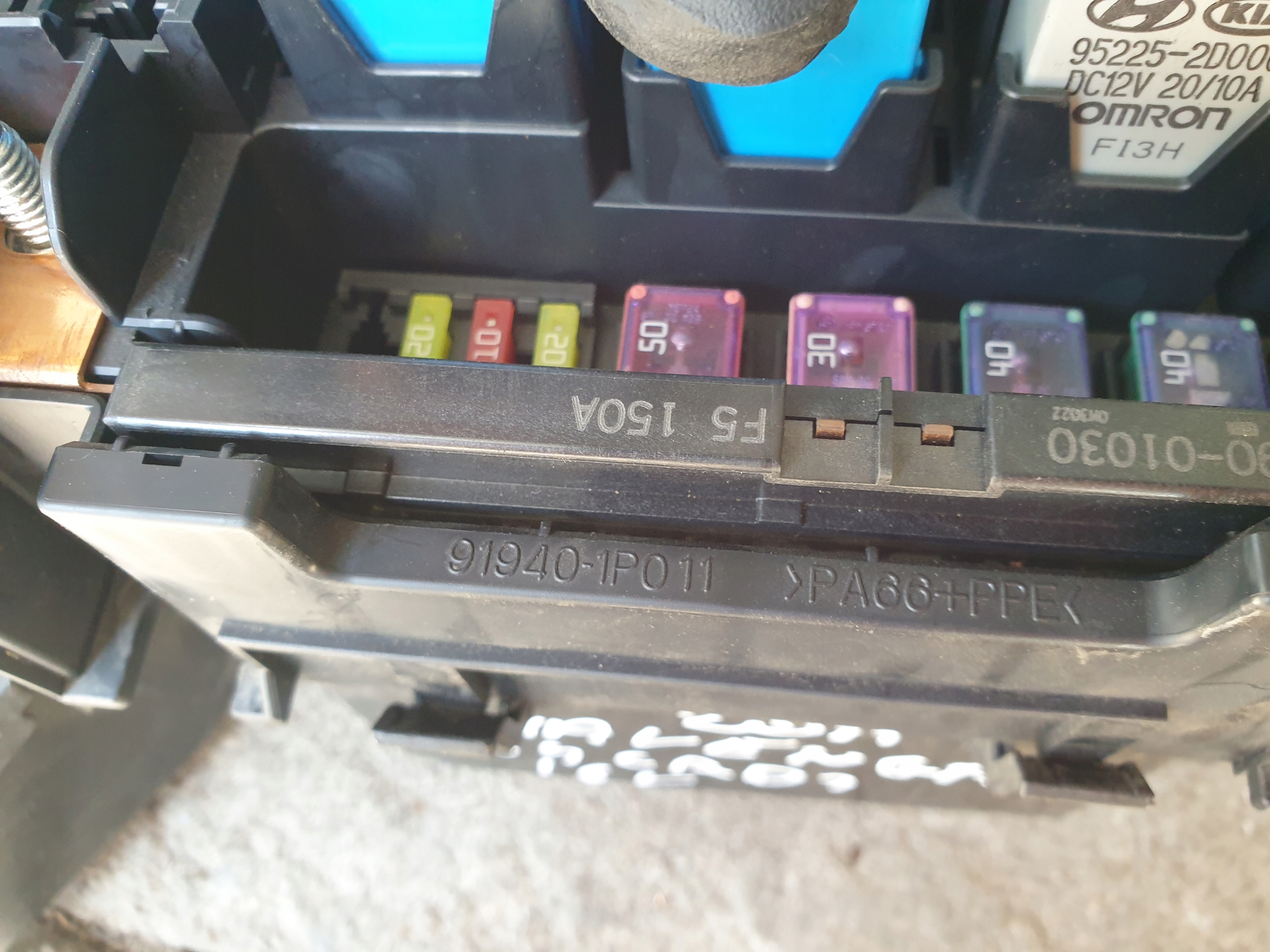 skříňka BEZPIECZNIOW obal KIA VENGA 1.4 CRDI 2009