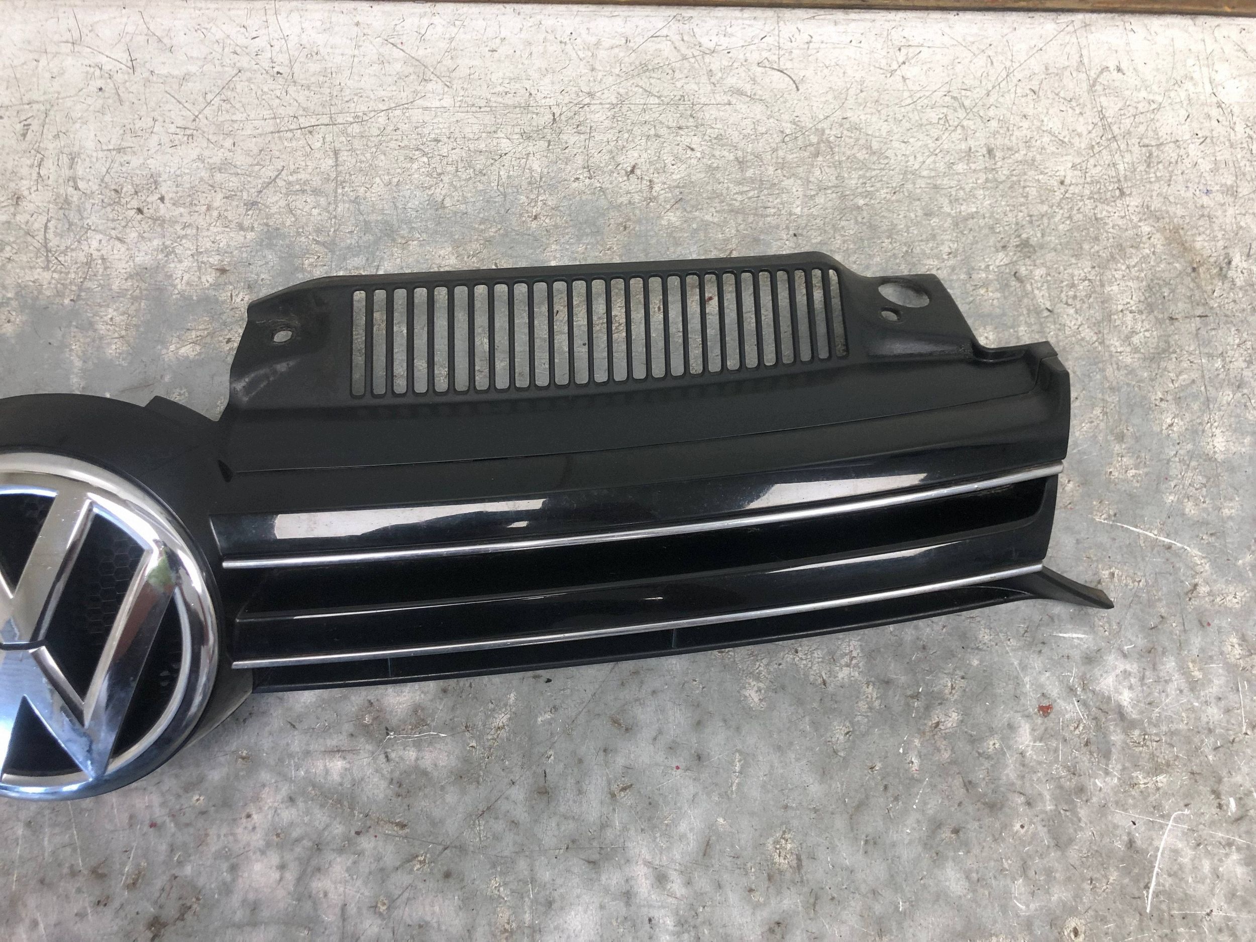 grill grill L041 VW GOLF VI KOMBI 1K9853653A