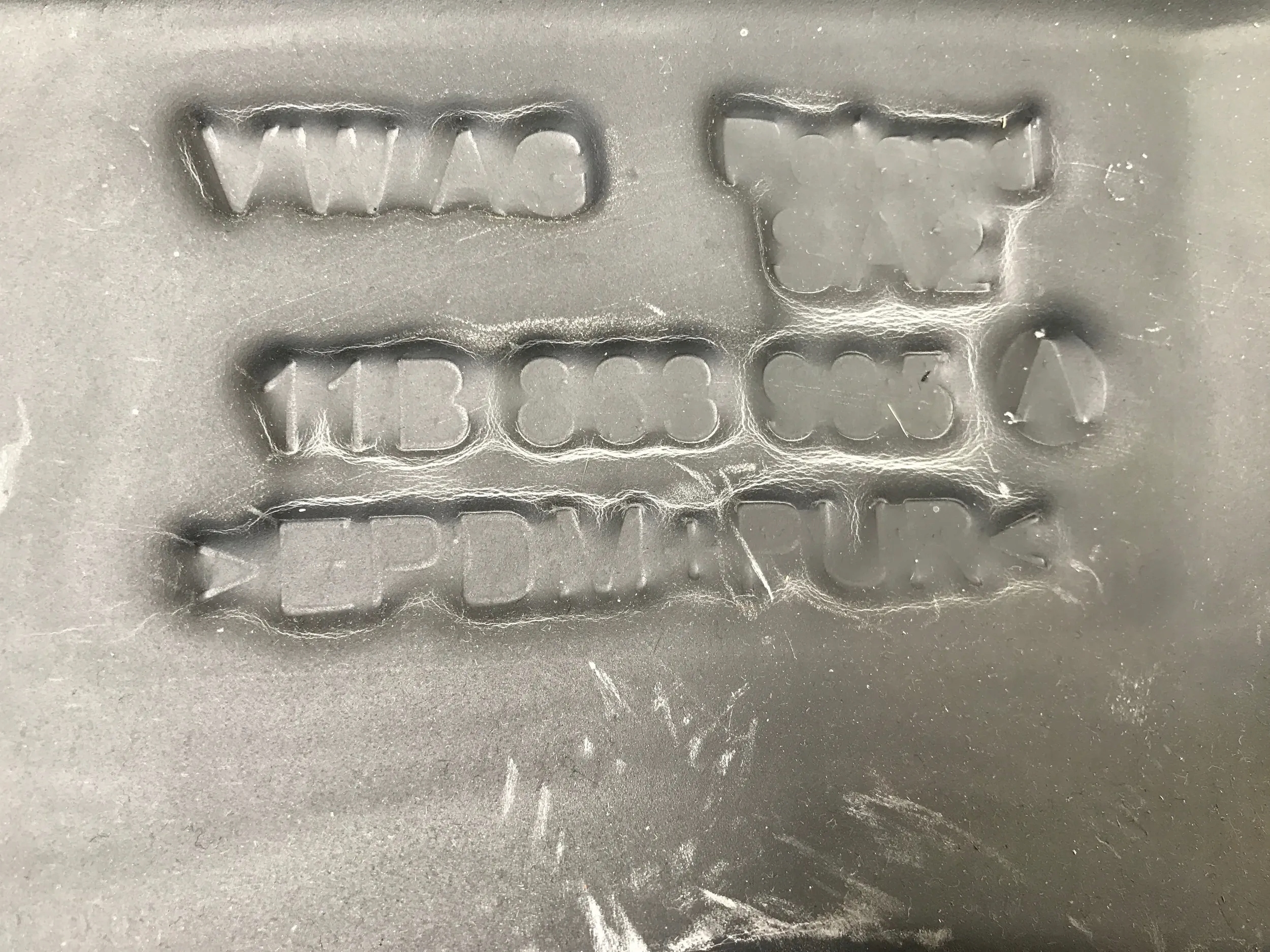 SKODA ENYAQ iV E-TRON GT ID.4 20r WYGŁUSZENIE OSŁONA ŚCIANY GRODZIOWEJ EURO Waga produktu z opakowaniem jednostkowym 8 kg