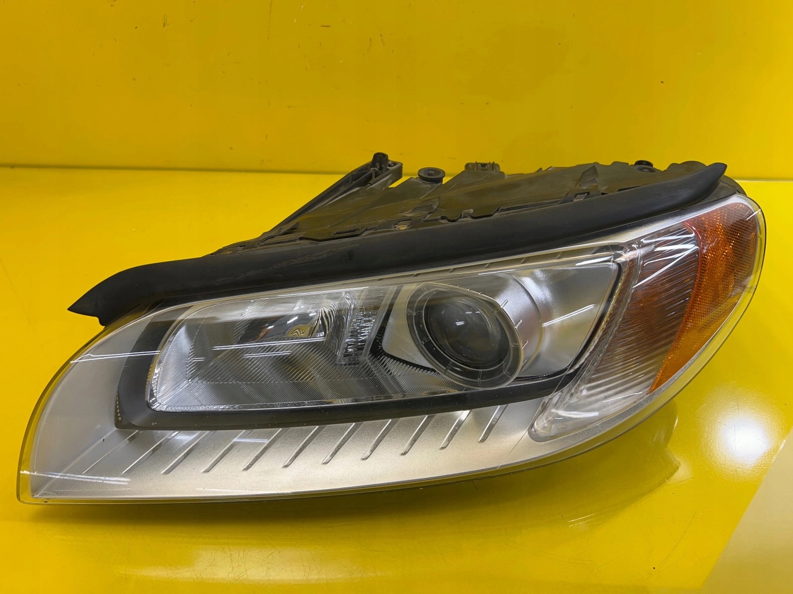 light left Volvo V70 III S80 II Xenon non-setting 31214347