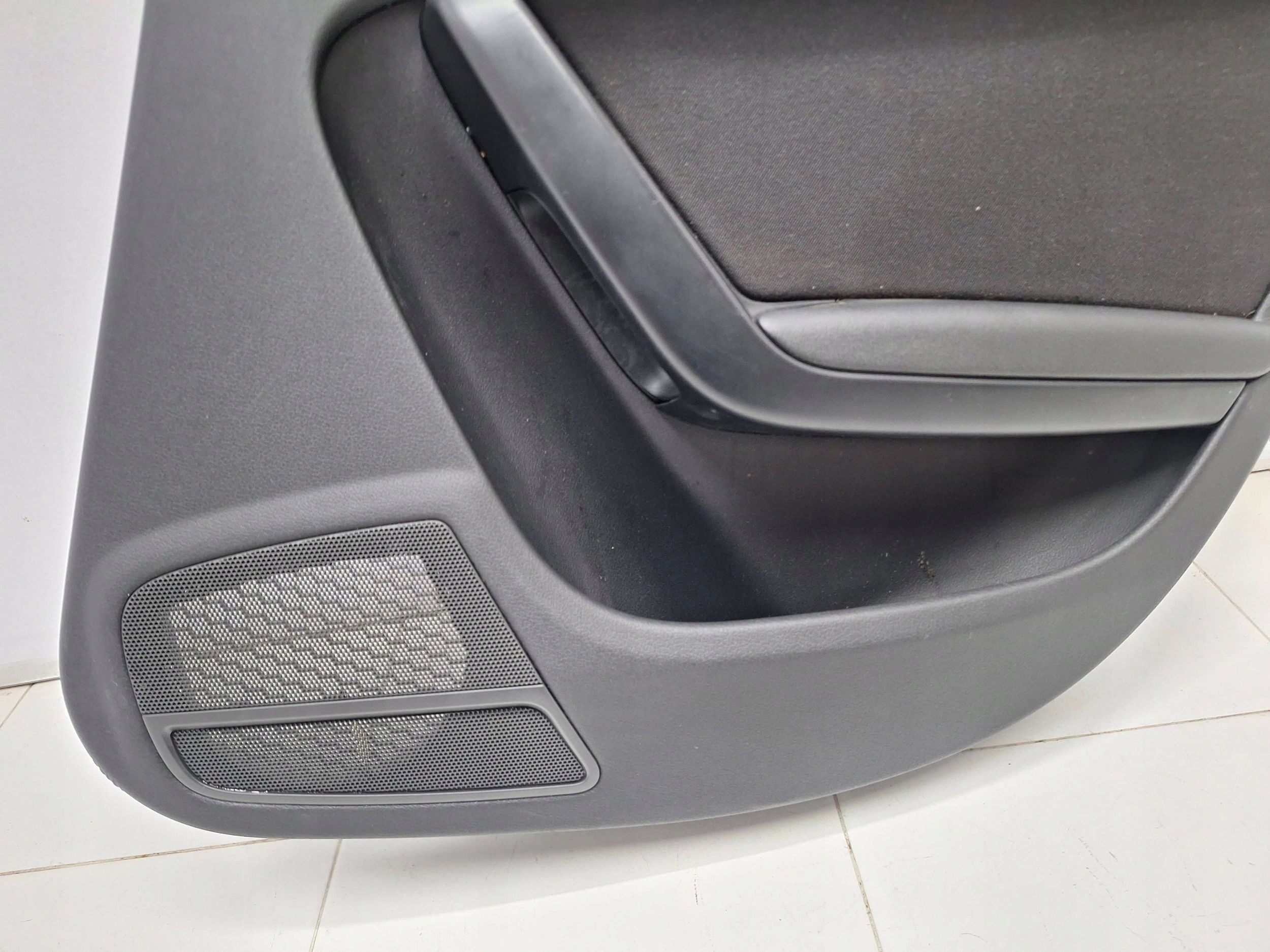 AUDI A4 B8 8K KOMBI side upholstery right rear part 8K1867303