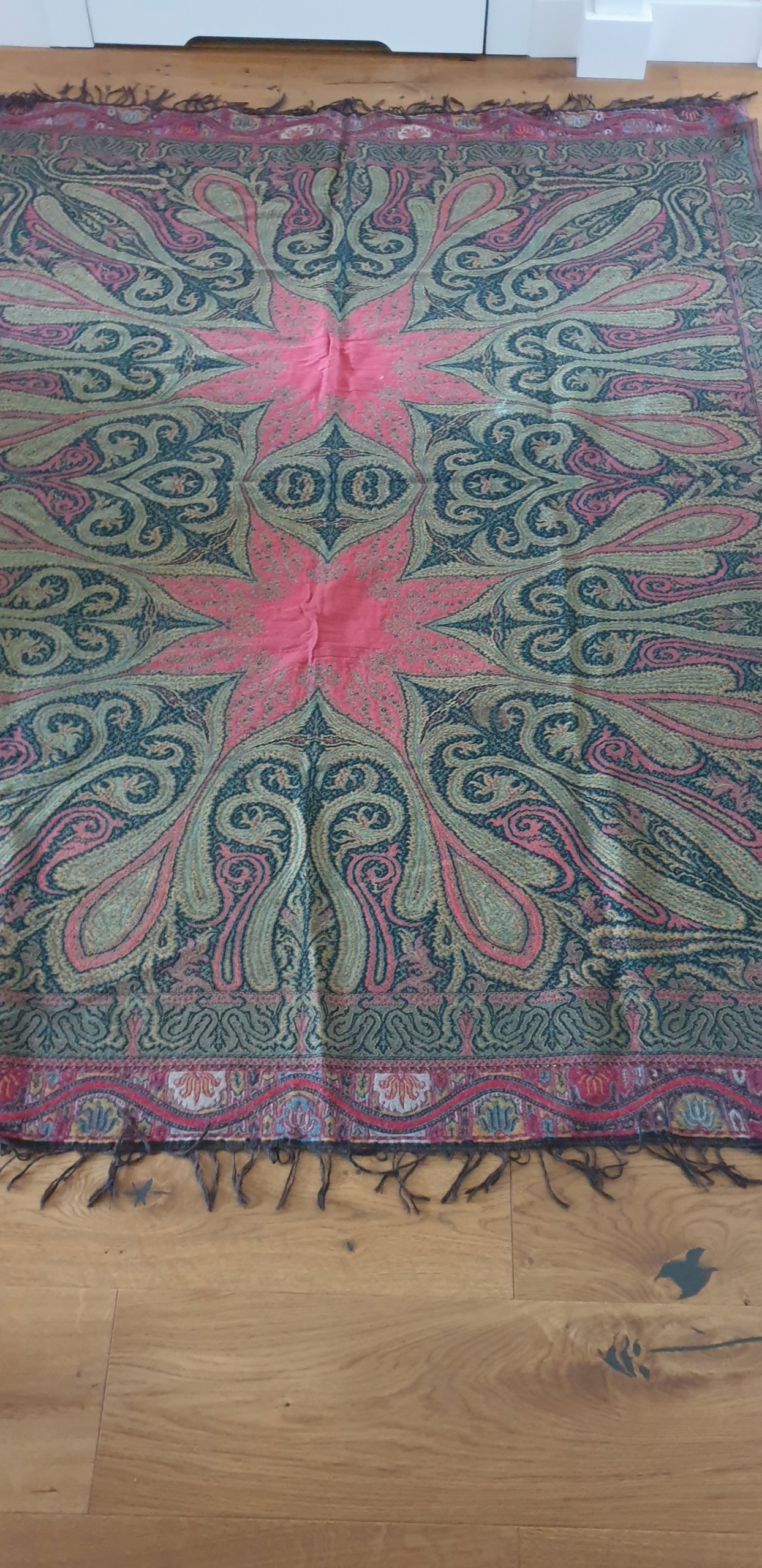 DOM W LIKWIDACJI WEŁNIANY / KASZMIROWY OBRUS