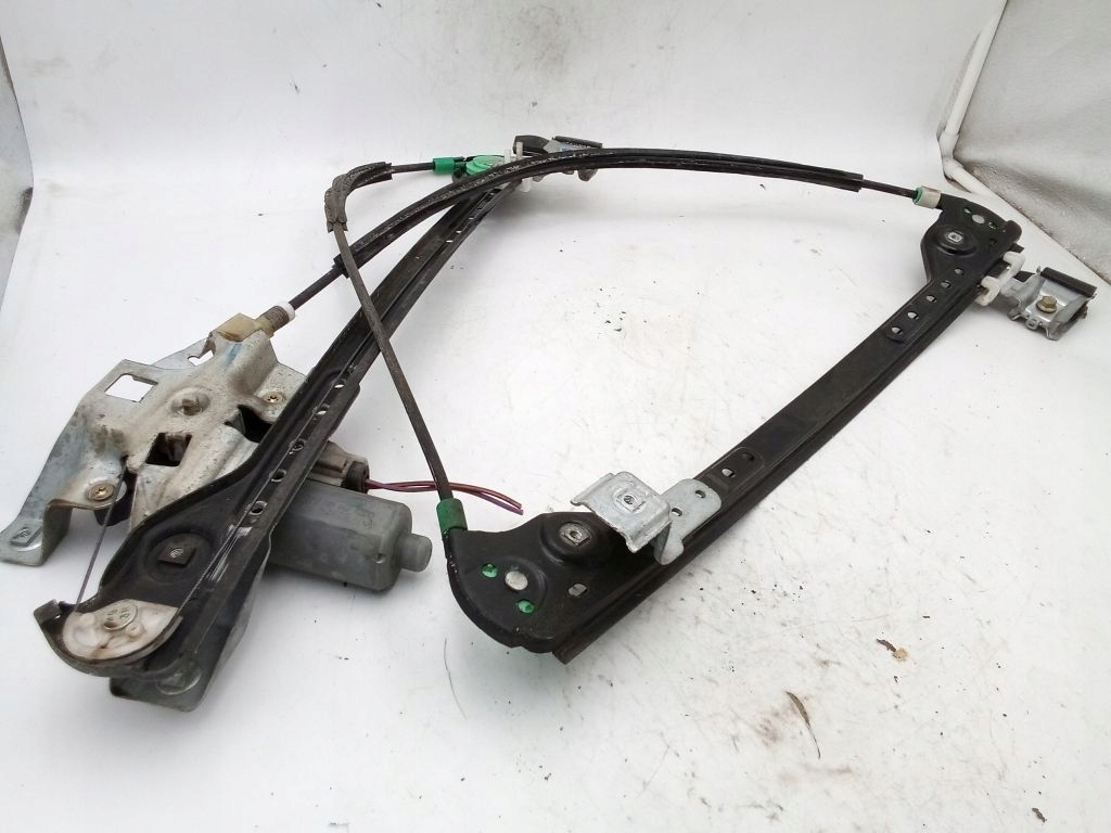 Chrysler Pacifica and 1 window regulator right front front 04894270AB