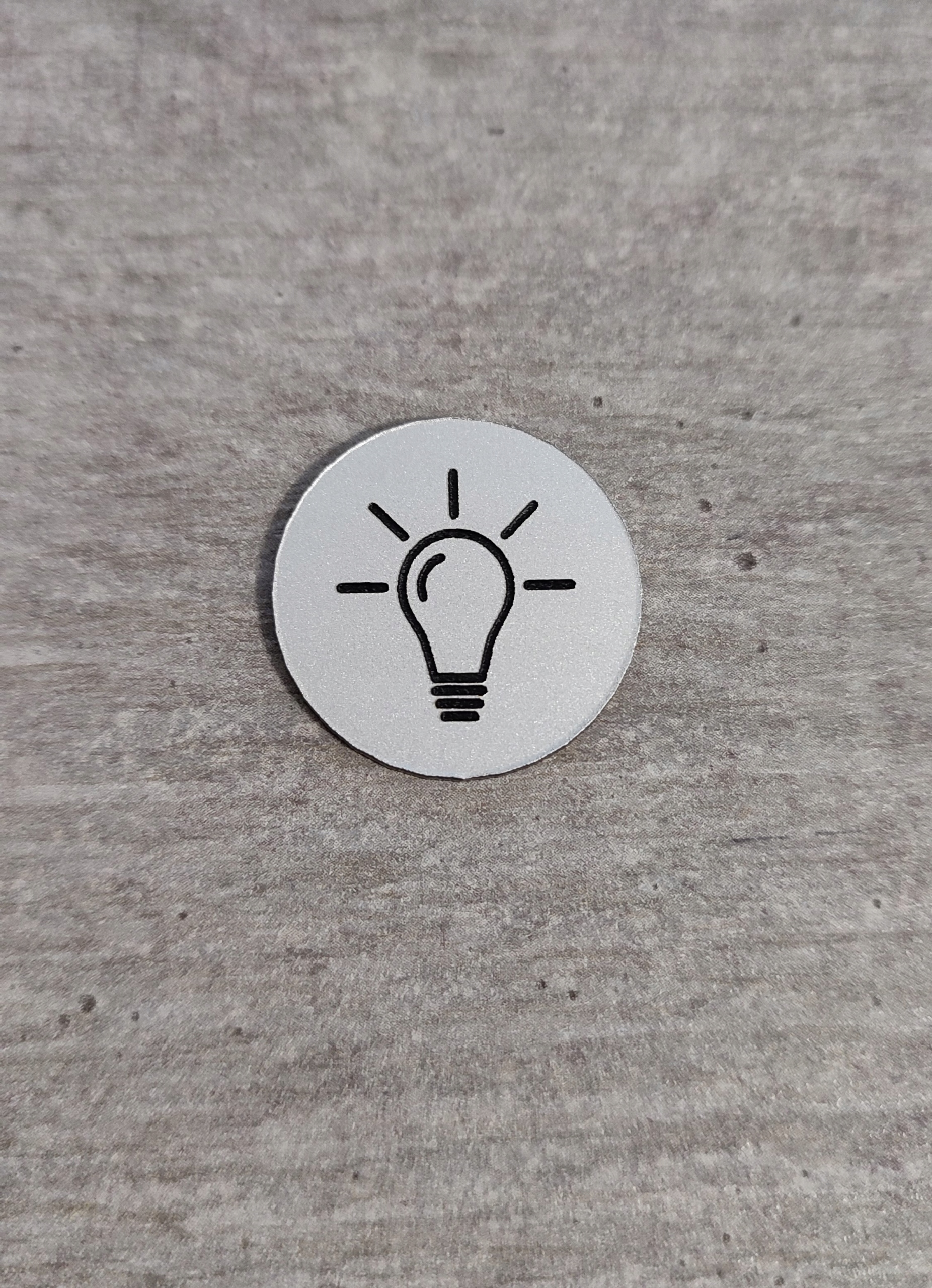 

Tabliczka samoprzylepna żarówka 2,5 cm