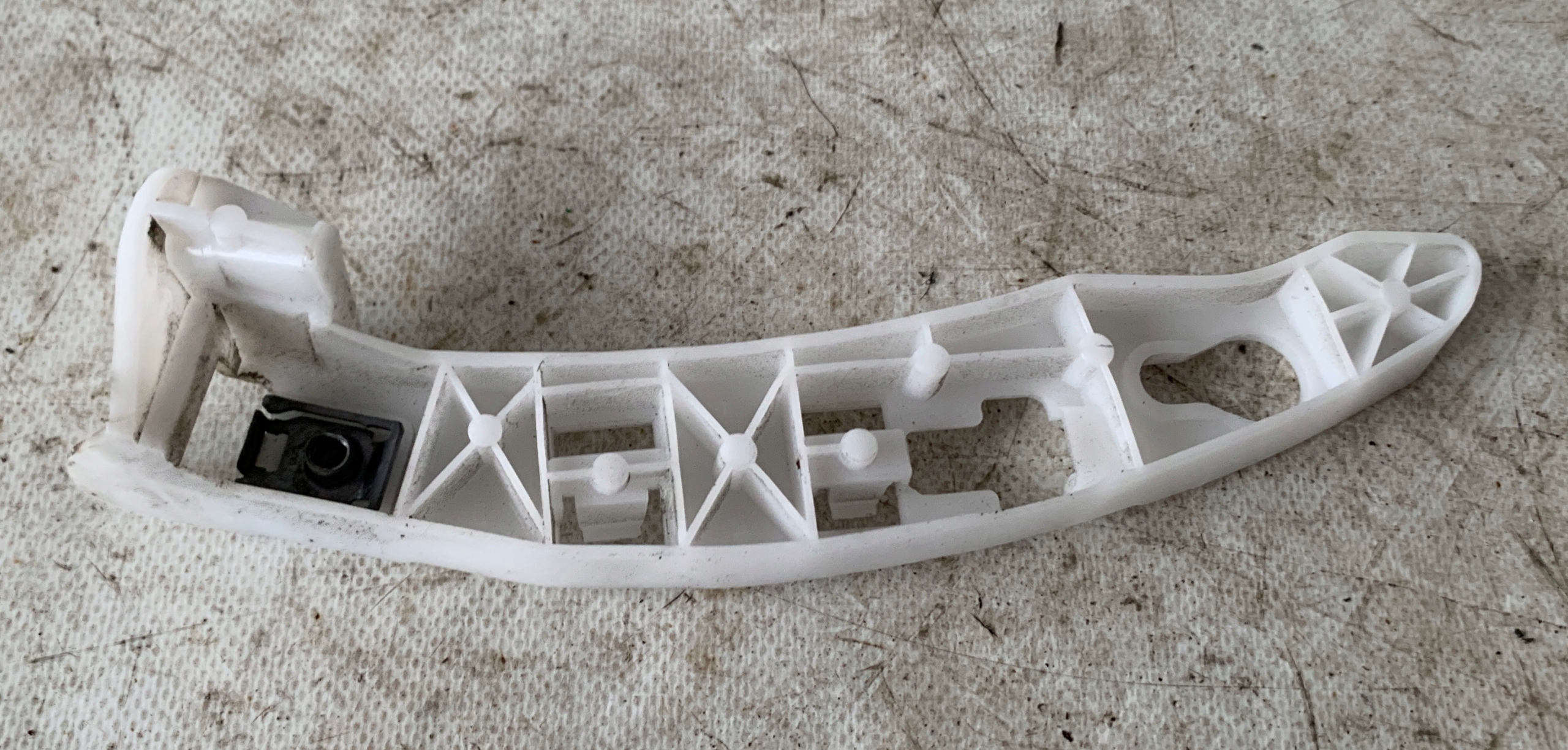 bumper bracket rear part left PEUGEOT 208 and 12