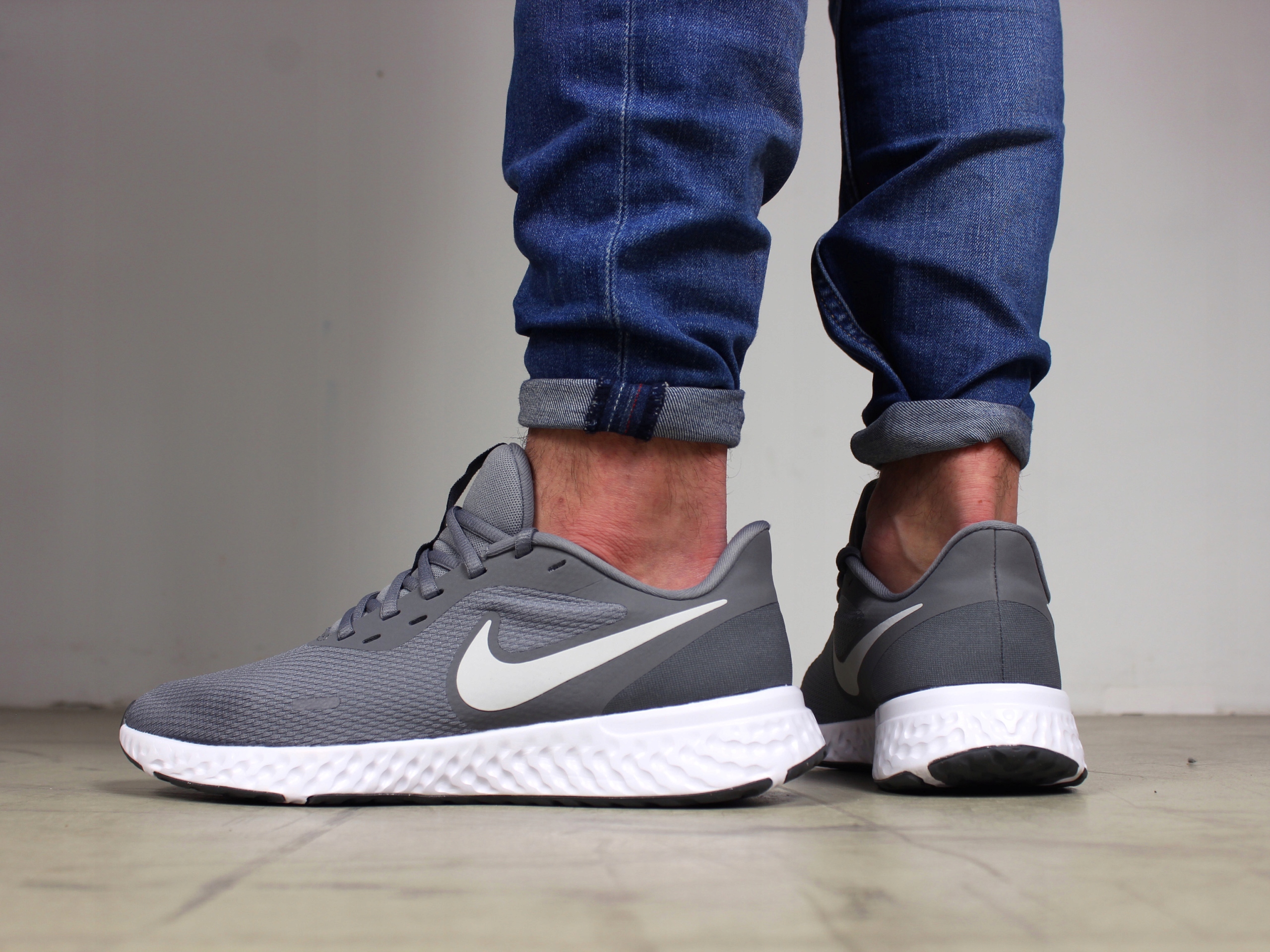 BUTY SPORTOWE NIKE REVOLUTION 5 BQ3204 005 r.40 Długość wkładki 25 cm