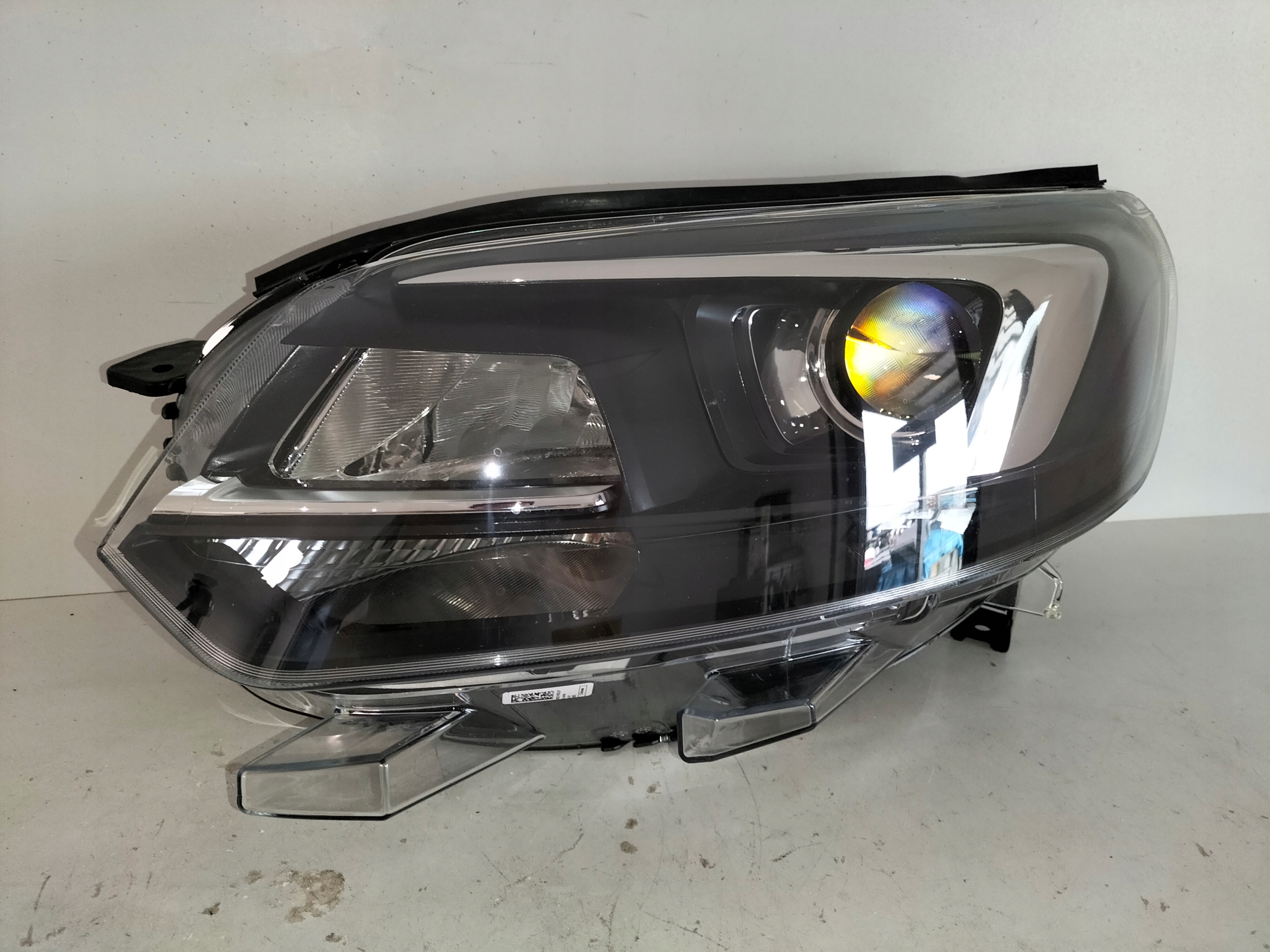 light front reflektor left OPEL ZAFIRA D 19- VIVARO C 19- XENON
