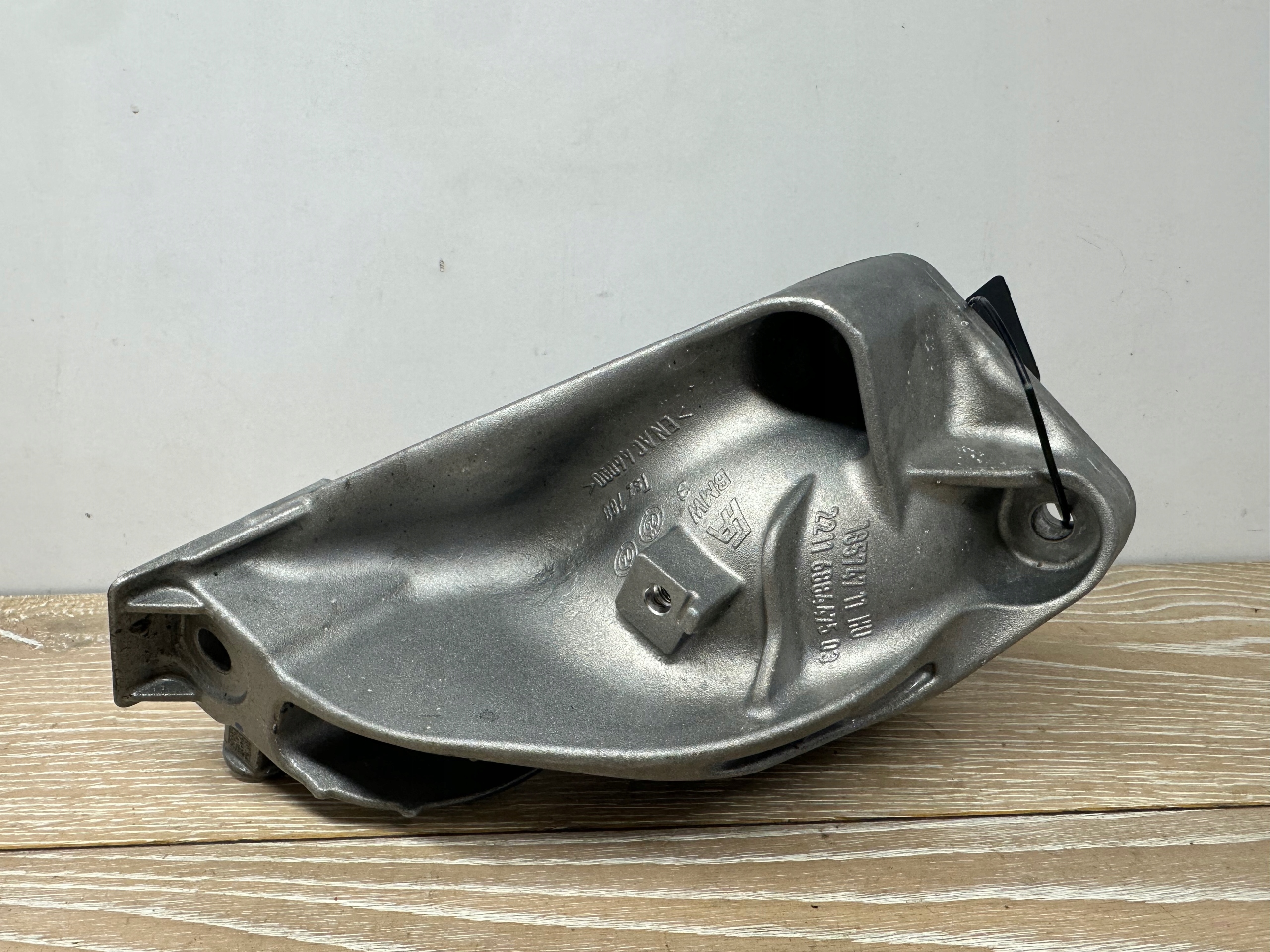 BMW G07 GX B57 engine mount left 6884475