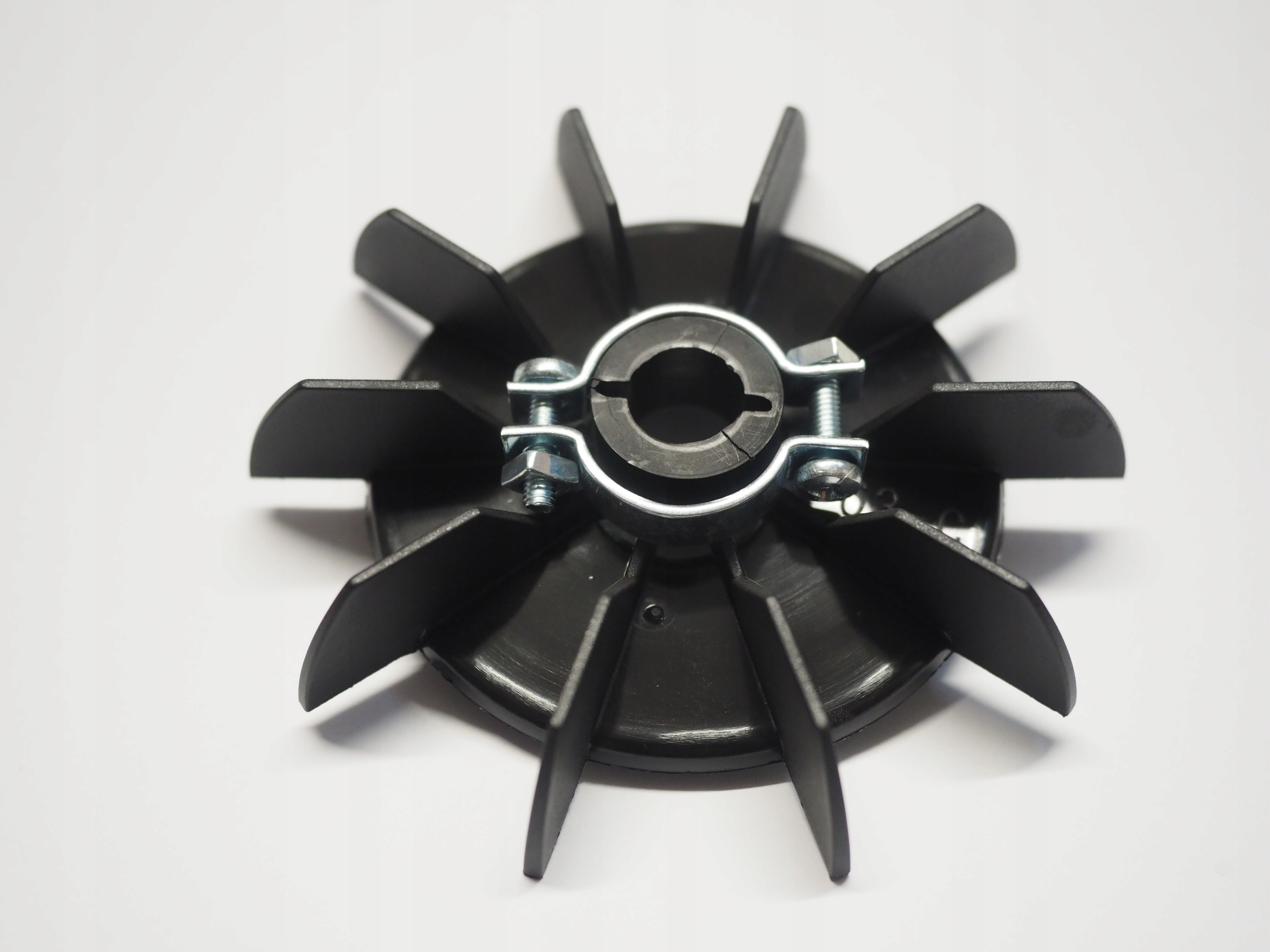 Przewietrznik silnika 14x109