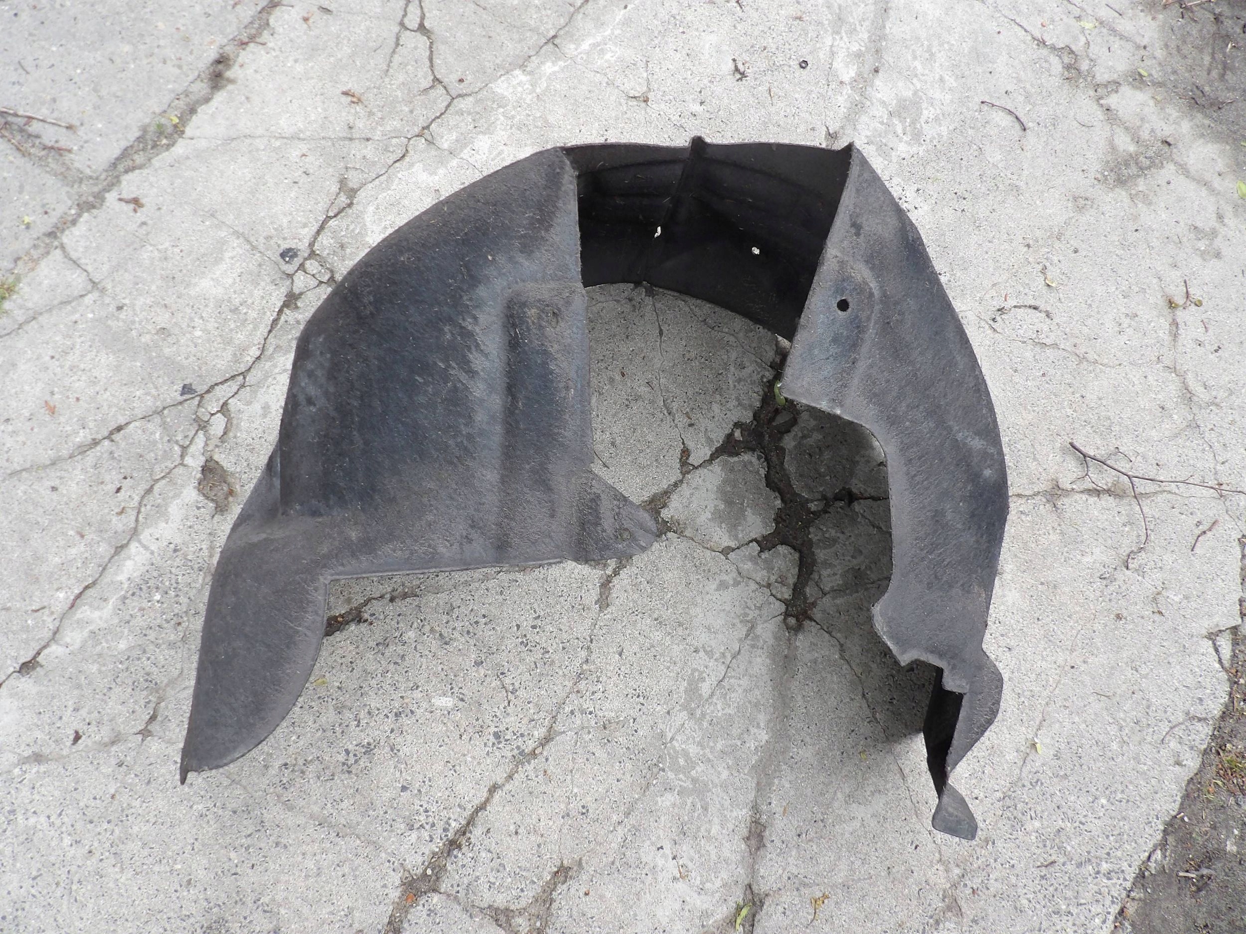 Ford Kuga II 2013 rear part side left mudguard rear.