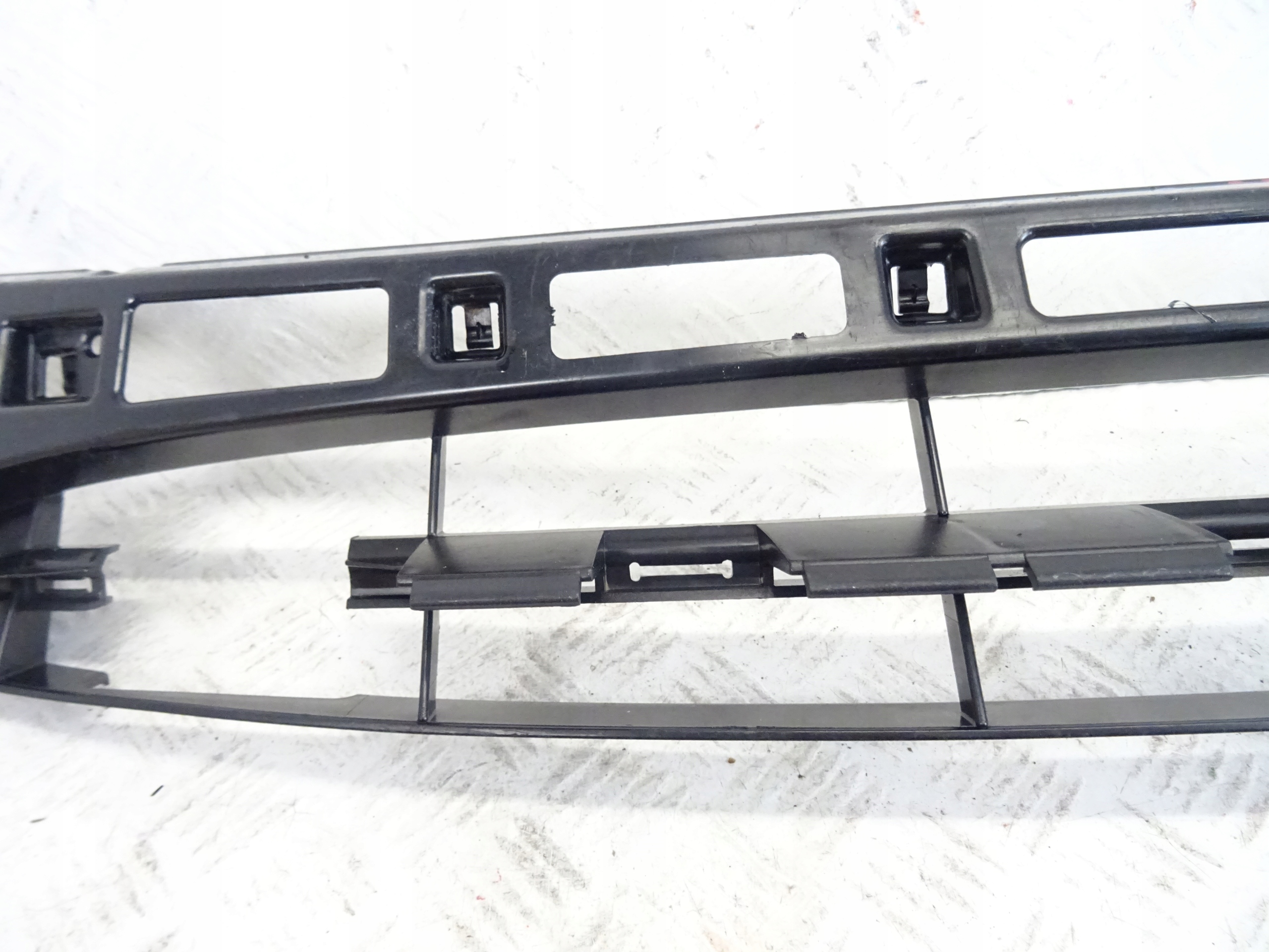 grid of a bumper front front central JAGUAR X-TYPE 1X43-17K949-AD