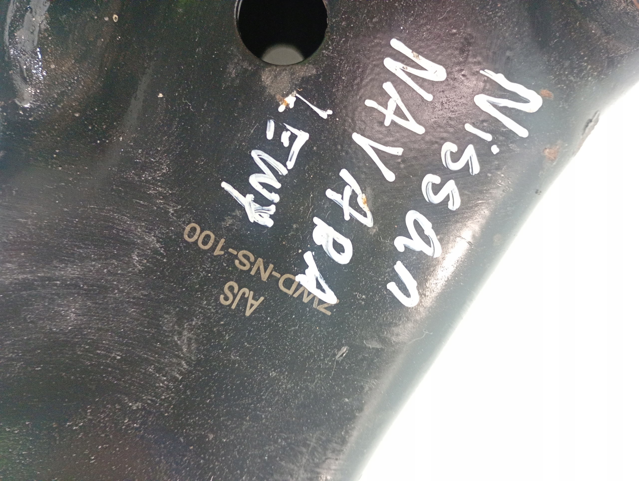 Nissan Navara III 05-14 arm lower left front OE ZWDNS100