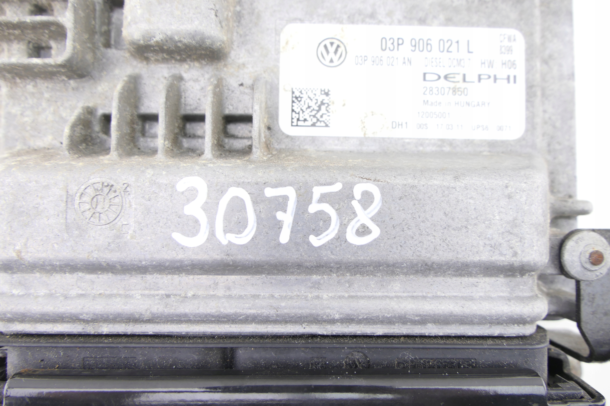 control unit computer of the engine SKODA FABIA II 1.2 TDI 03P906021L