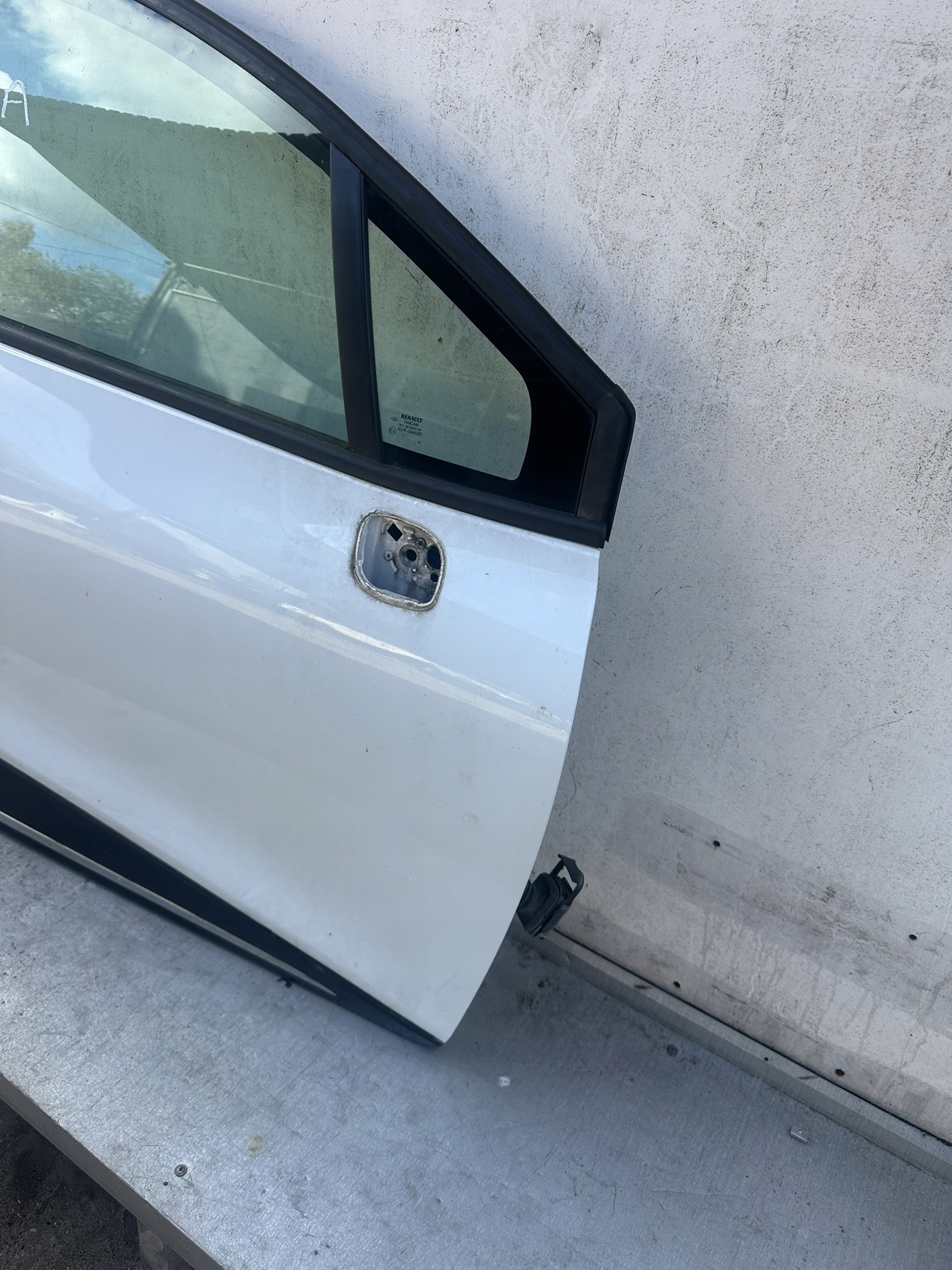 RENAULT CLIO IV 4 door right right front DV369